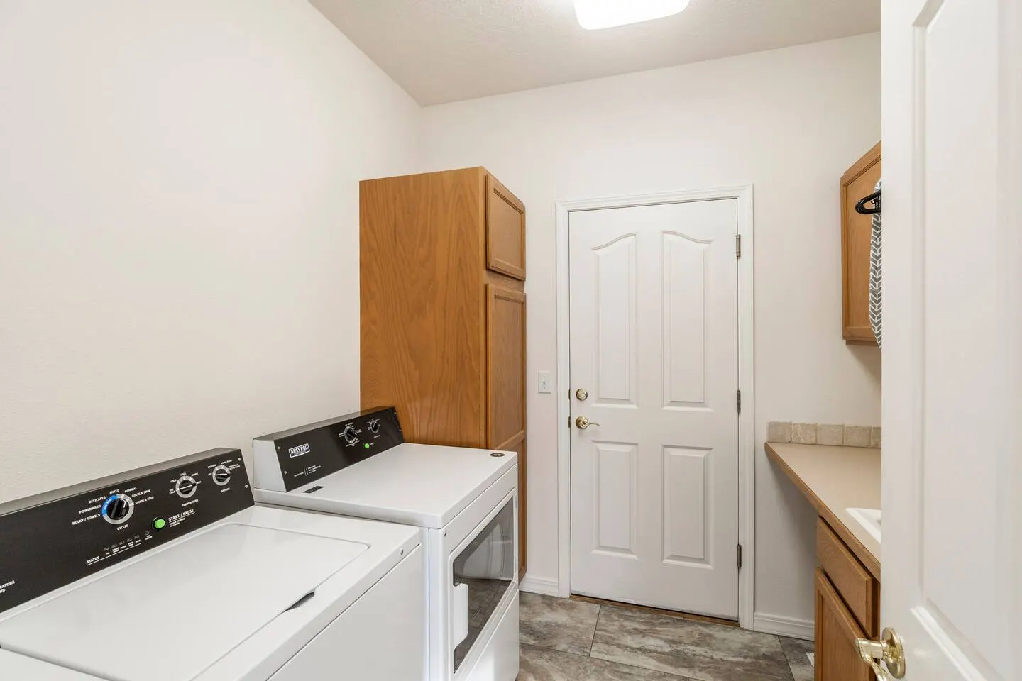 Spacious King Suite BBQ Large Garage Quiet 13