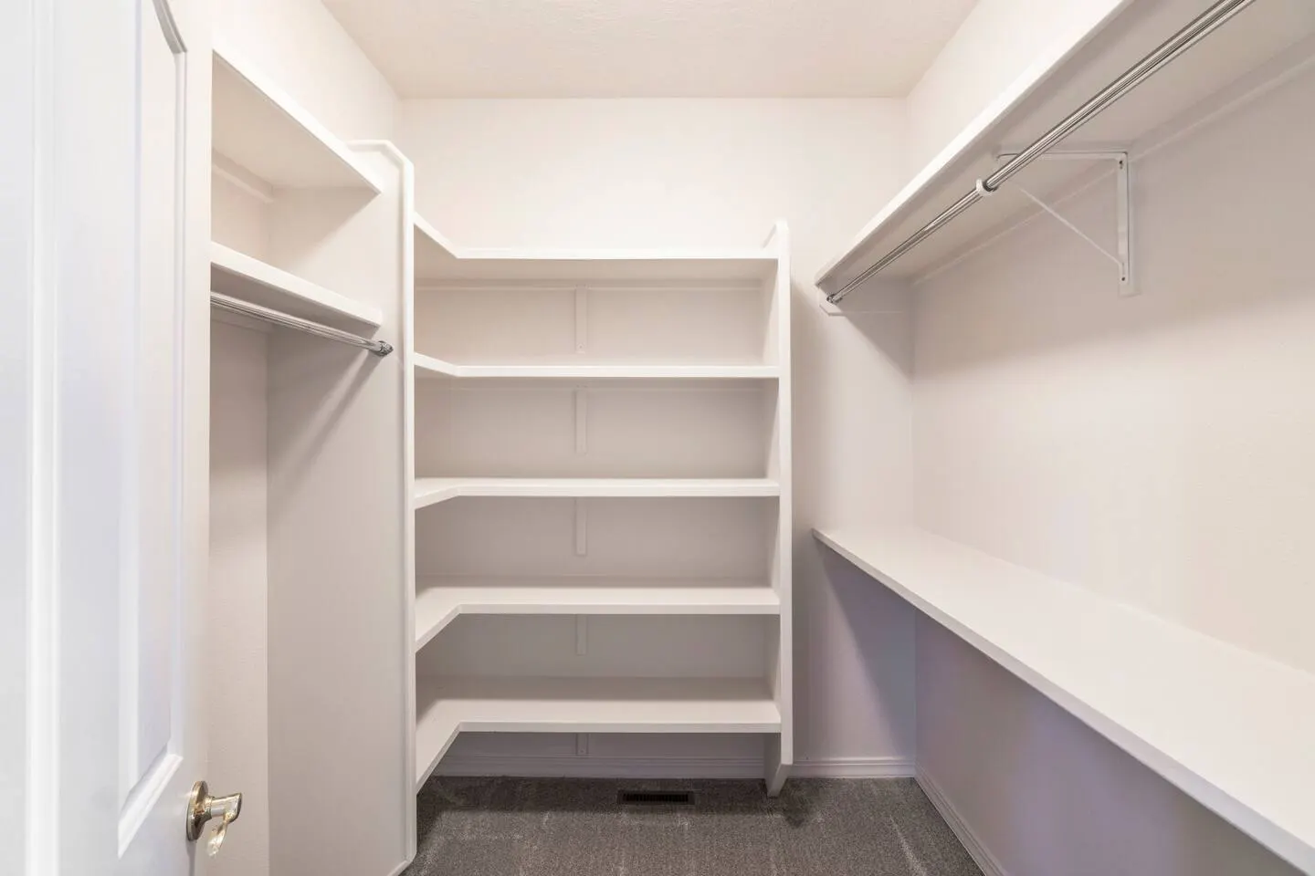 Spacious King Suite BBQ Large Garage Quiet 19