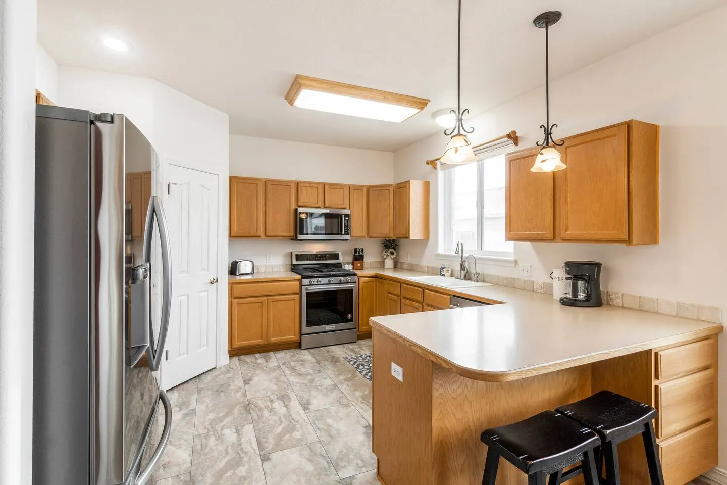 Spacious King Suite BBQ Large Garage Quiet 8