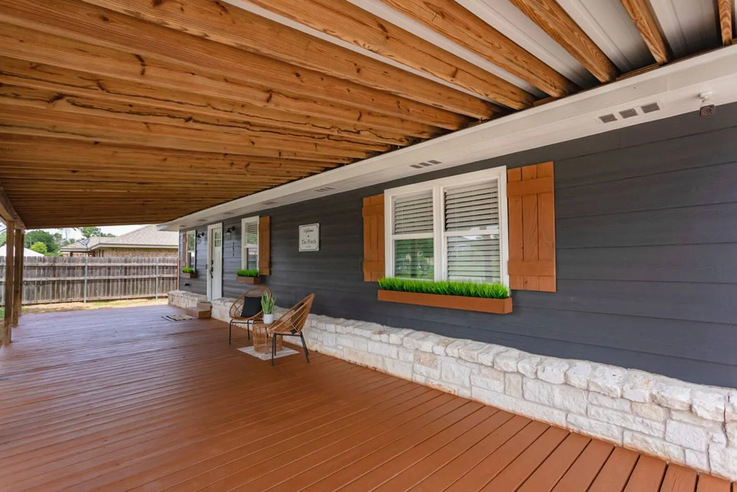 The Porch, 4 mi to BU/Silos! 14
