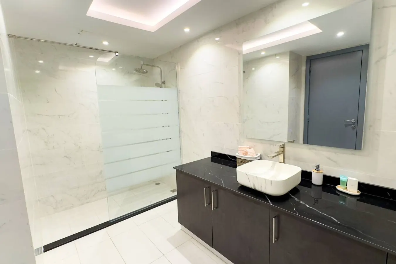Jumeriah Lake Tower - Lake View - 2 Bedroom (JLT) 8