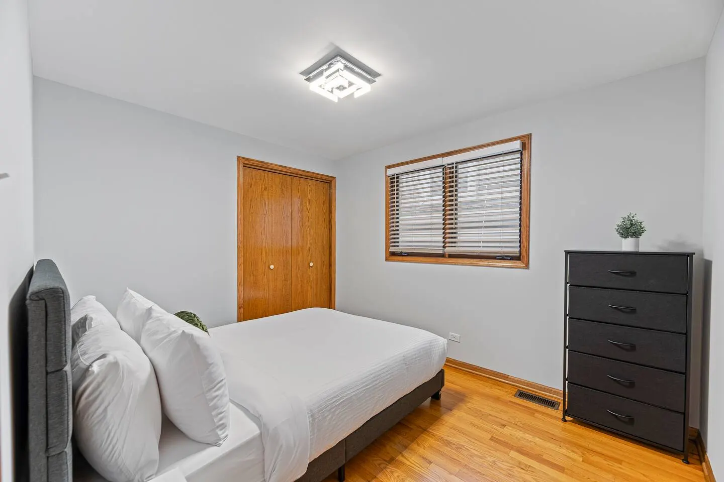 Fabulous 3 Bedroom in the Heart of North Center 9