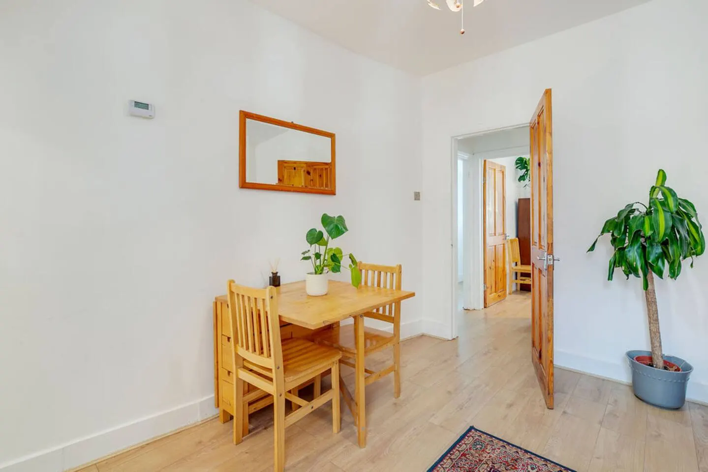 3 min from tube station& parking 2