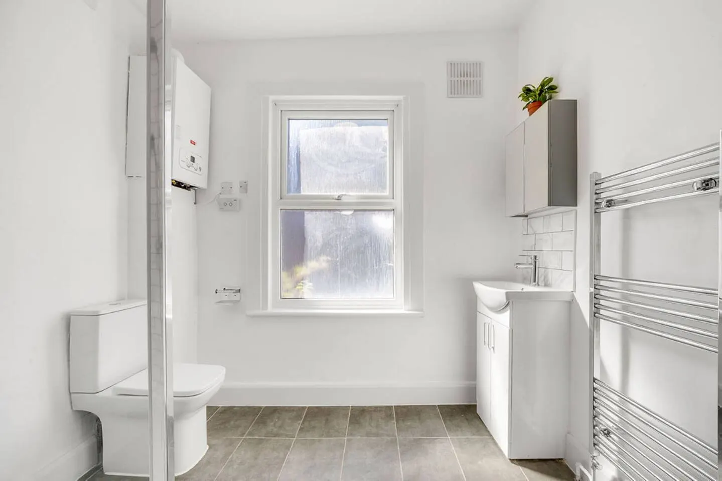 3 min from tube station& parking 9