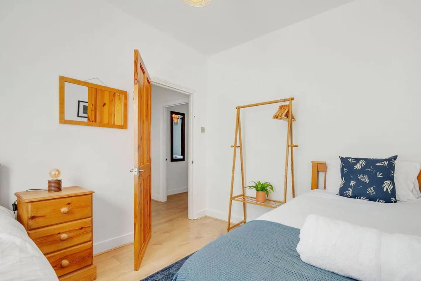 3 min from tube station& parking 12