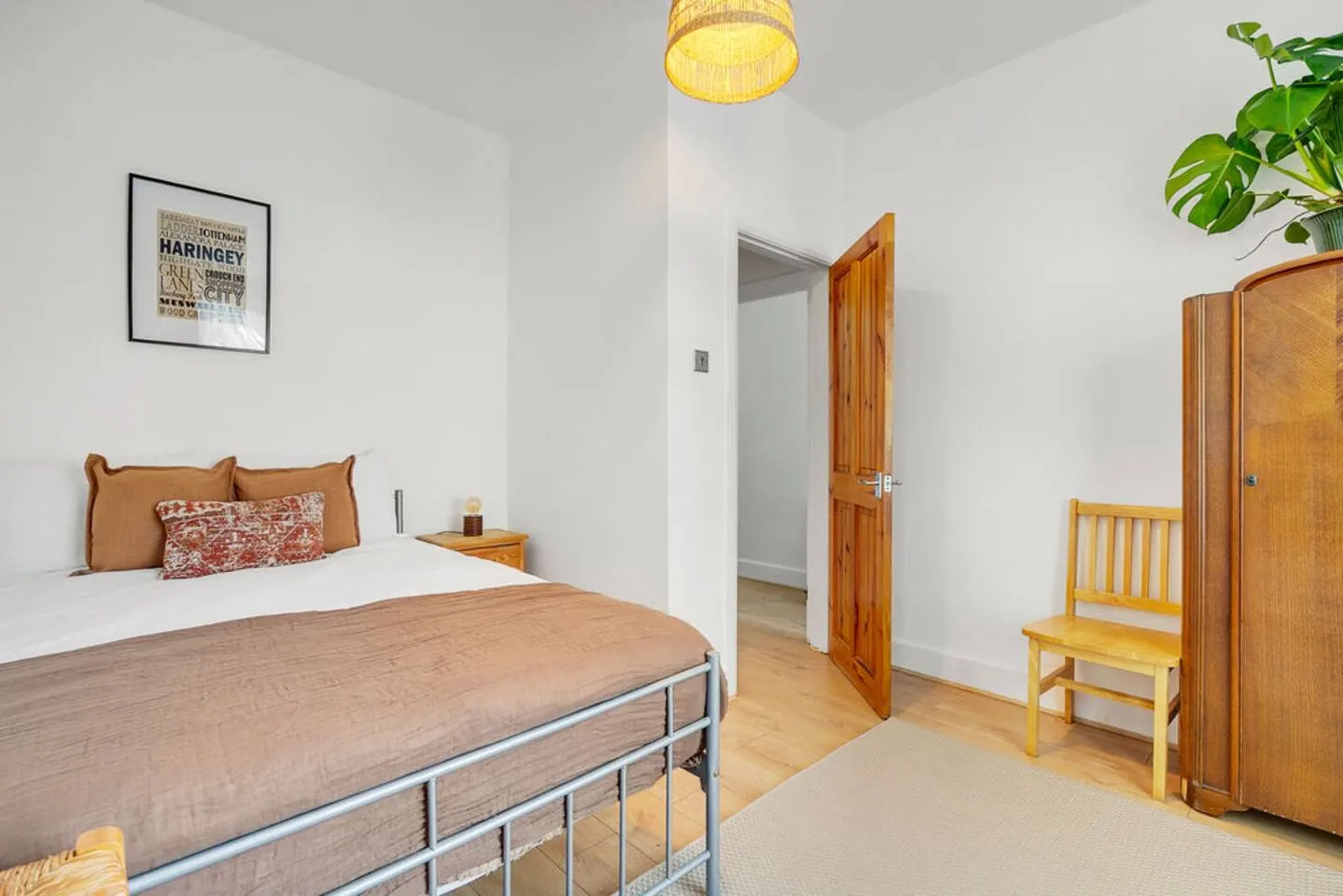 3 min from tube station& parking 15