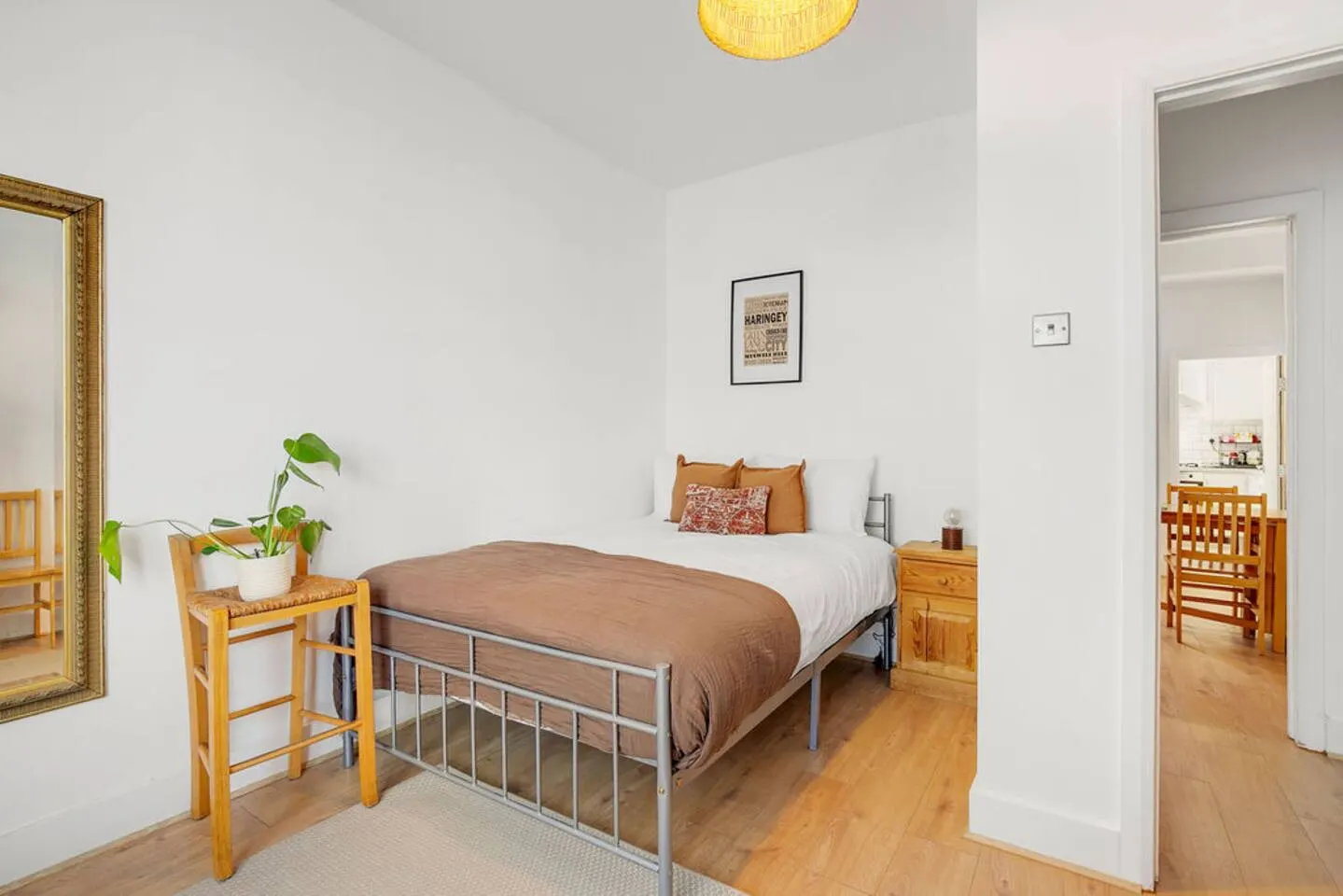 3 min from tube station& parking 17