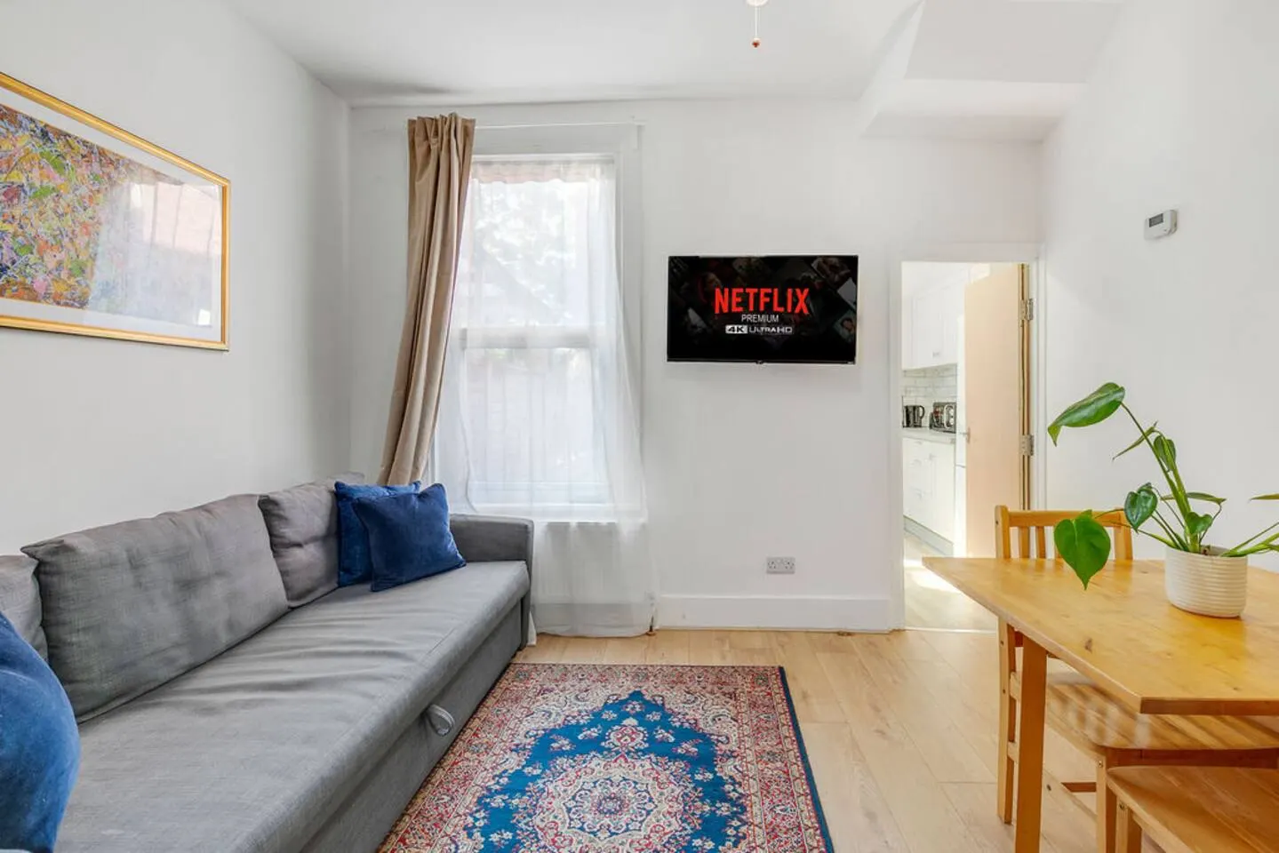 3 min from tube station& parking 4