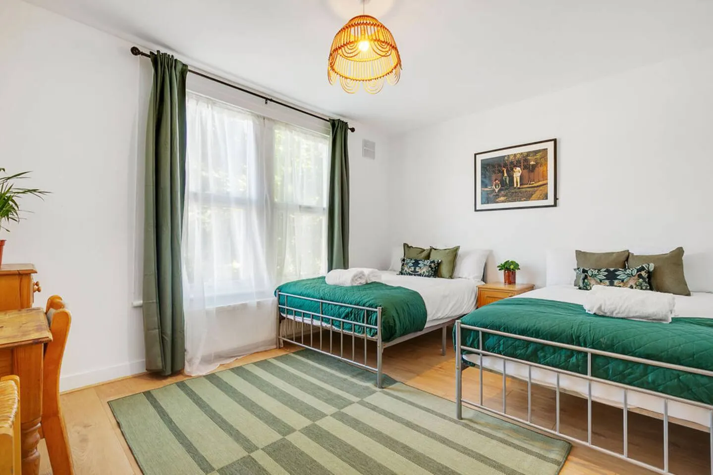 3 min from tube station& parking 8