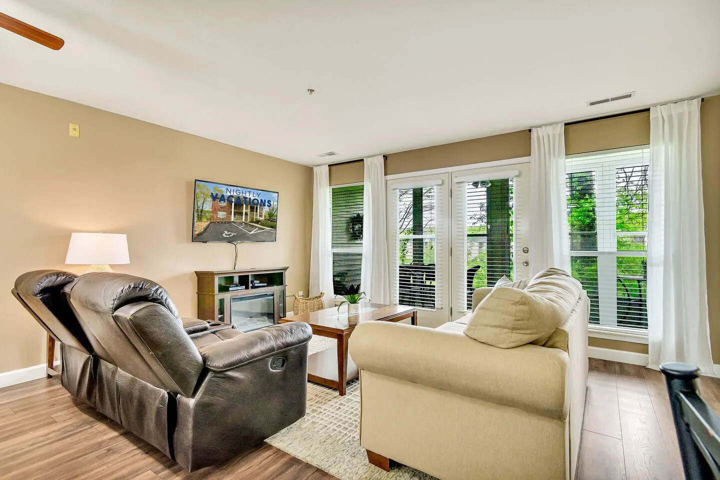 Sunroom & Pool 3 Min Branson Strip, Golf View! 2
