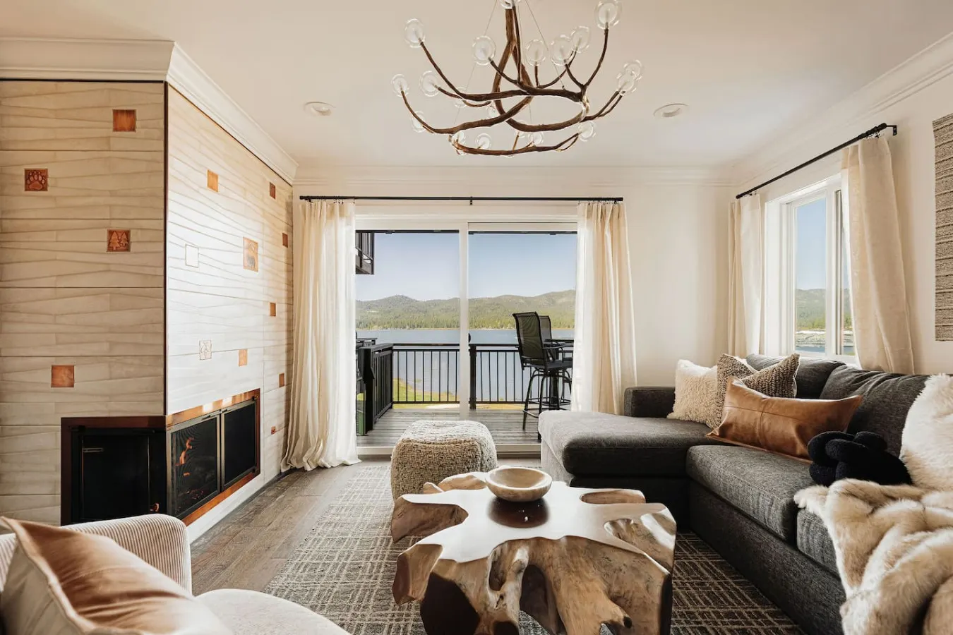 Lakefront and Local, Private Dock, Walk to Village 9