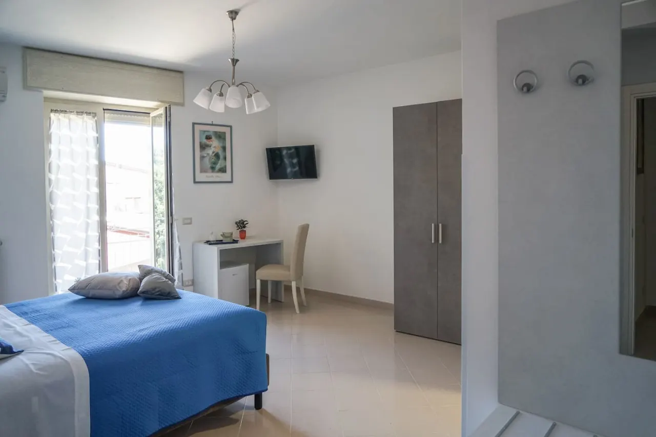 Nonna Carmela Holiday House - Matrimoniale con Balcone Privato 11