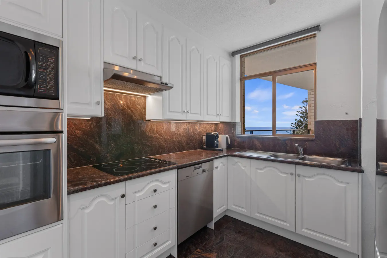 Oceanfront Retreat in Glenelg 6