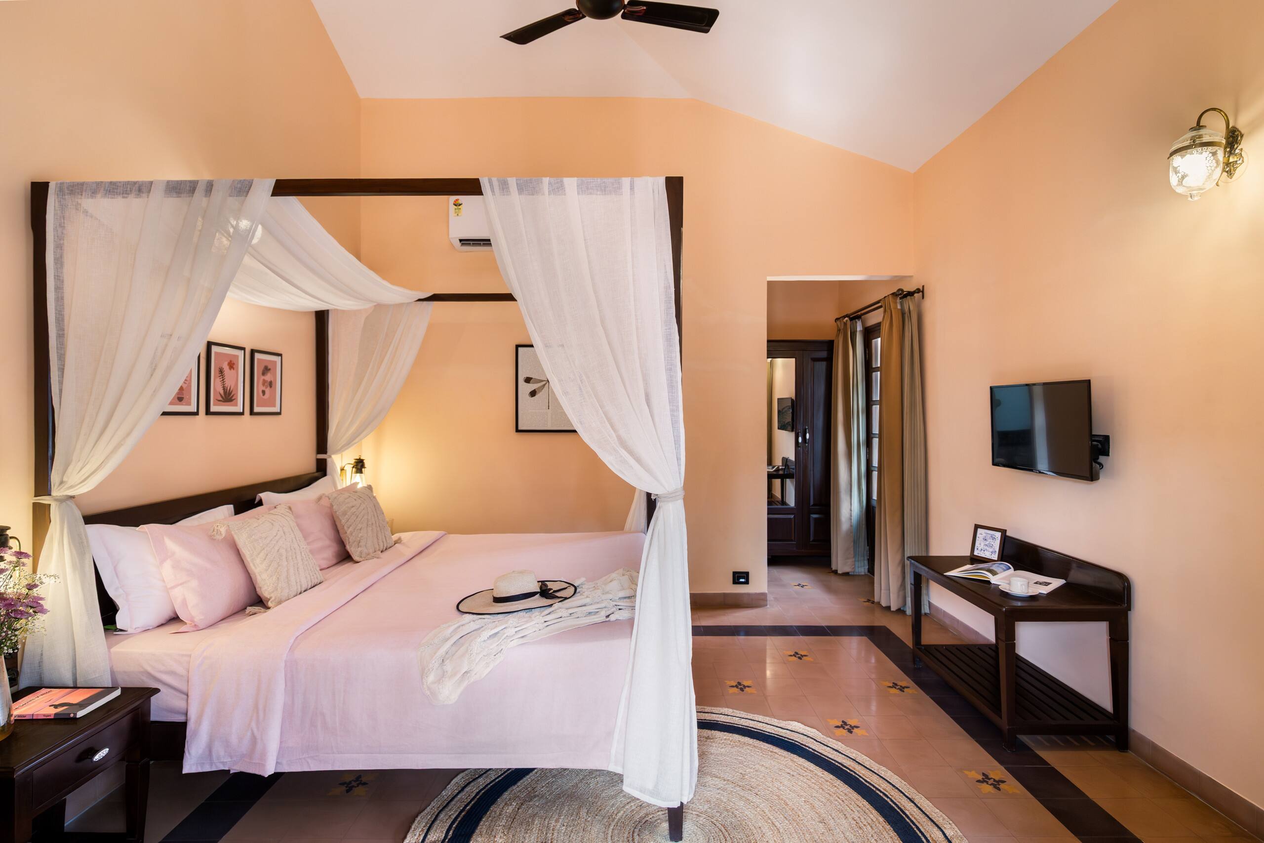 Portuguese style 4bhkI Pvt PoolI5 mins baga beach 18