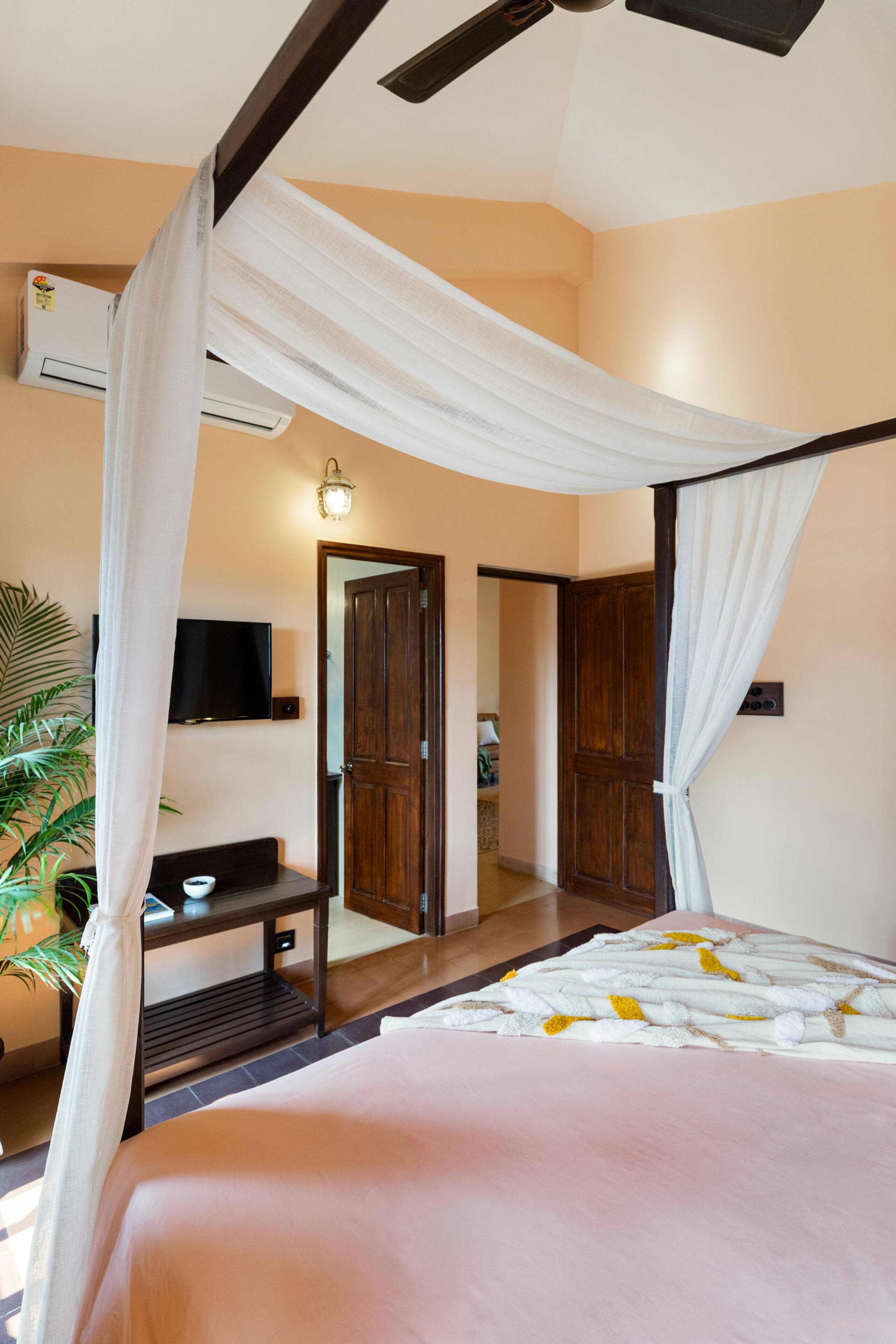 Portuguese style 4bhkI Pvt PoolI5 mins baga beach 21
