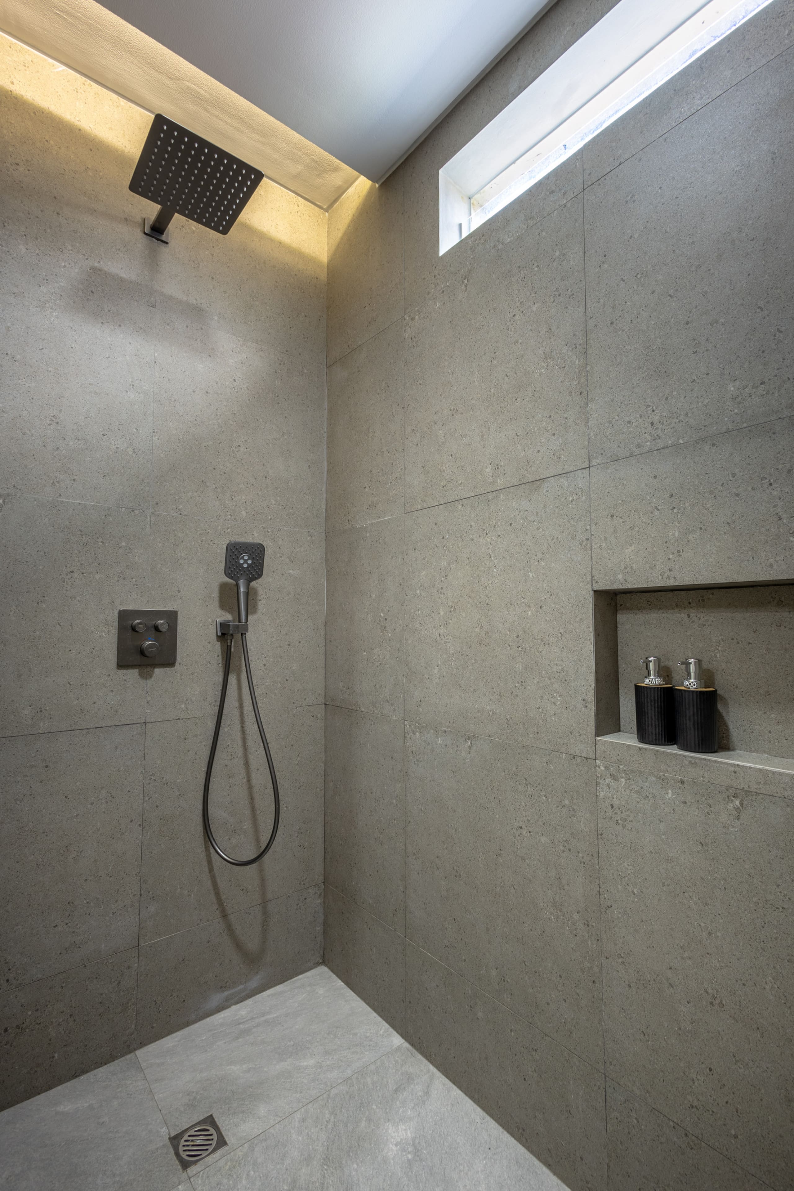 “Luxury 8BR Villa in Legian” 34