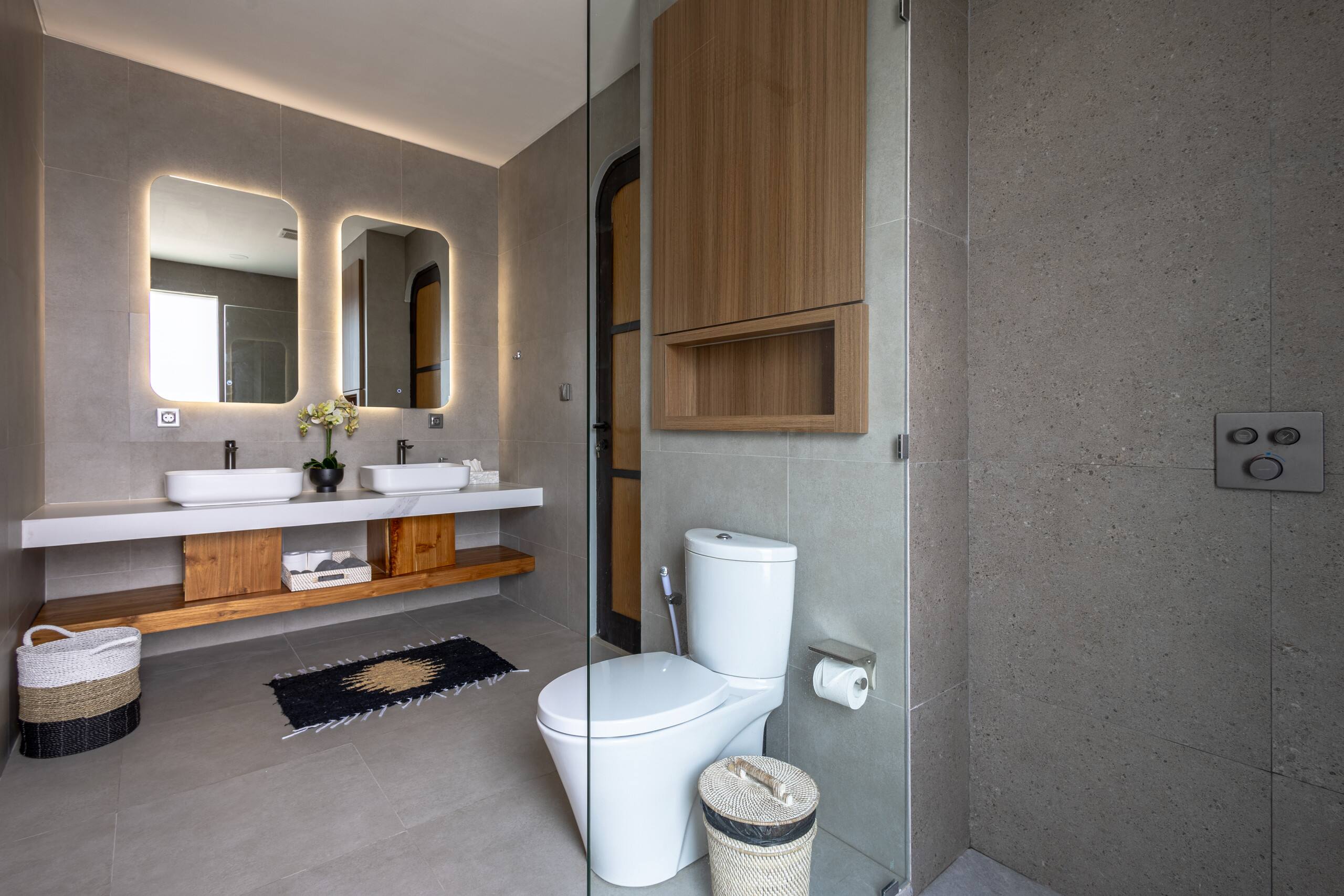 “Luxury 8BR Villa in Legian” 36