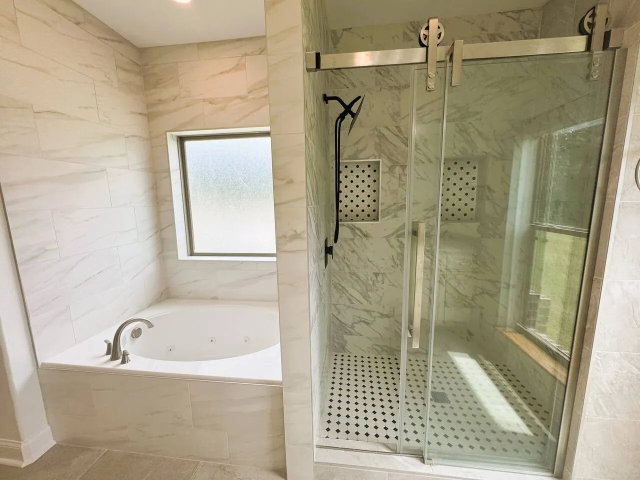 Luxe at Pinnacle 18