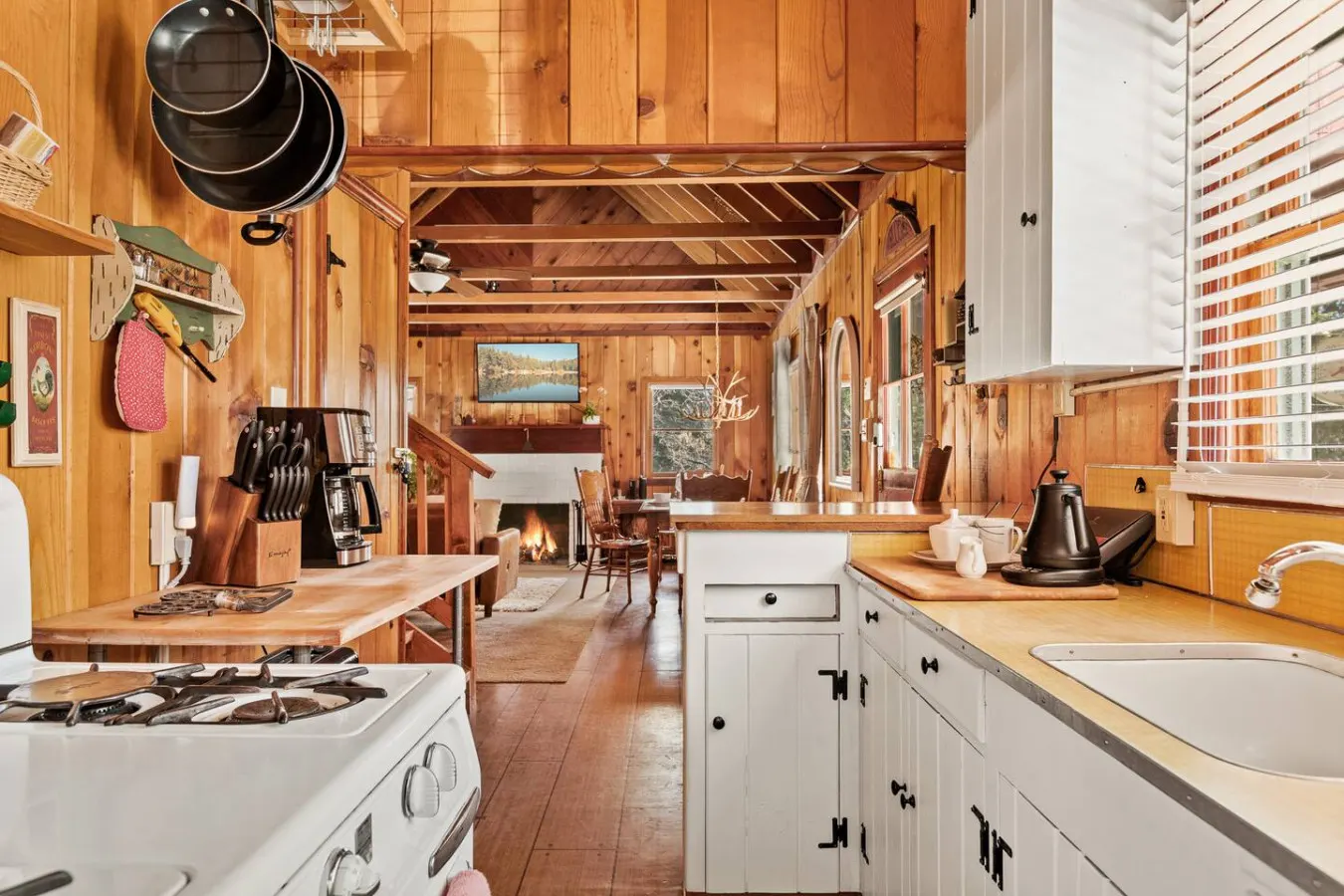 Tree Top Ranch w/ Hot Tub & Walk to the Village 10