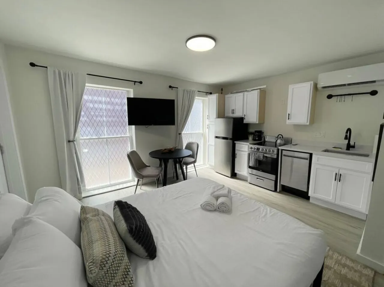 Cute Microapartment Walkable to Everything 9