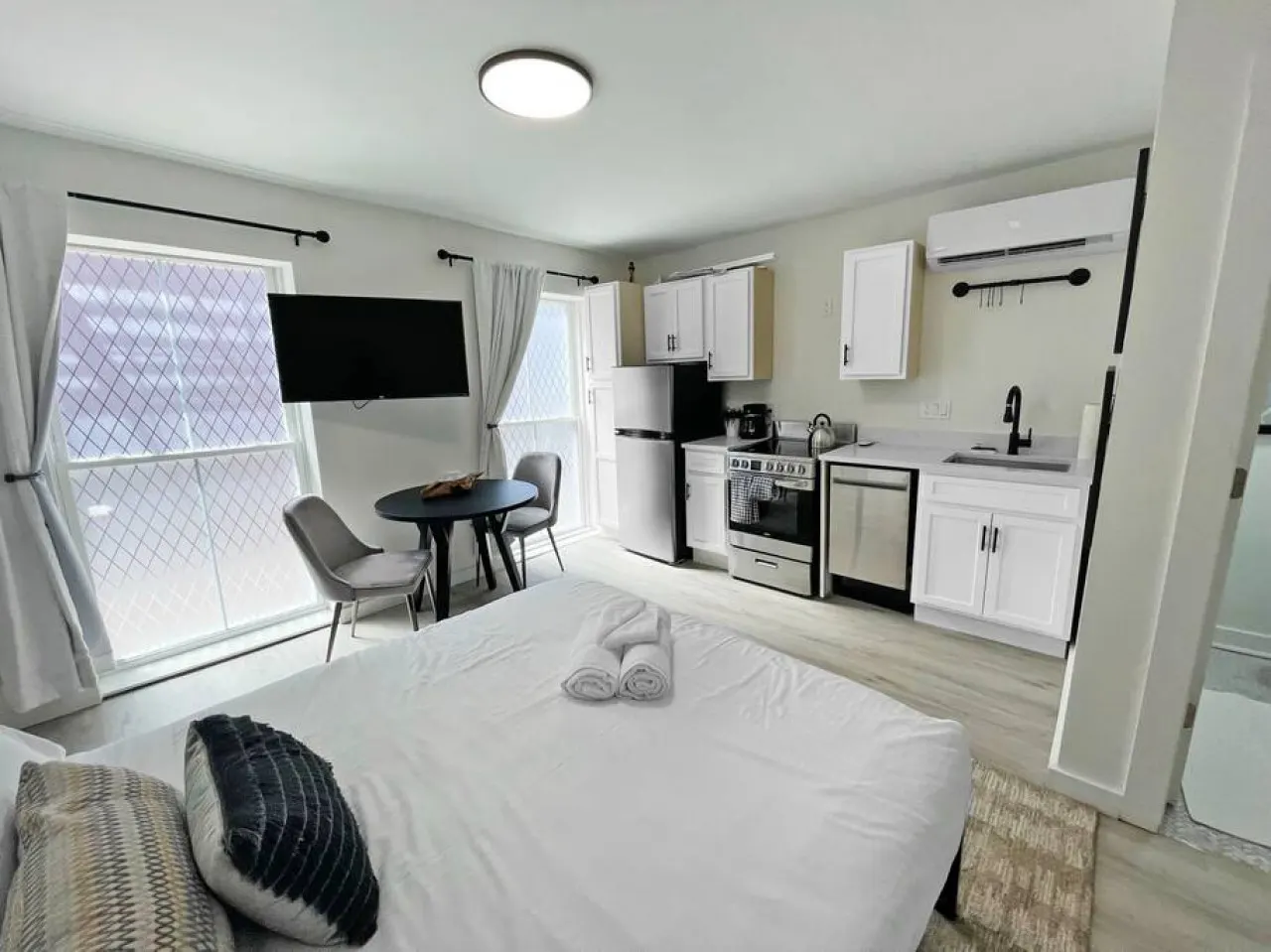 Cute Microapartment Walkable to Everything 11