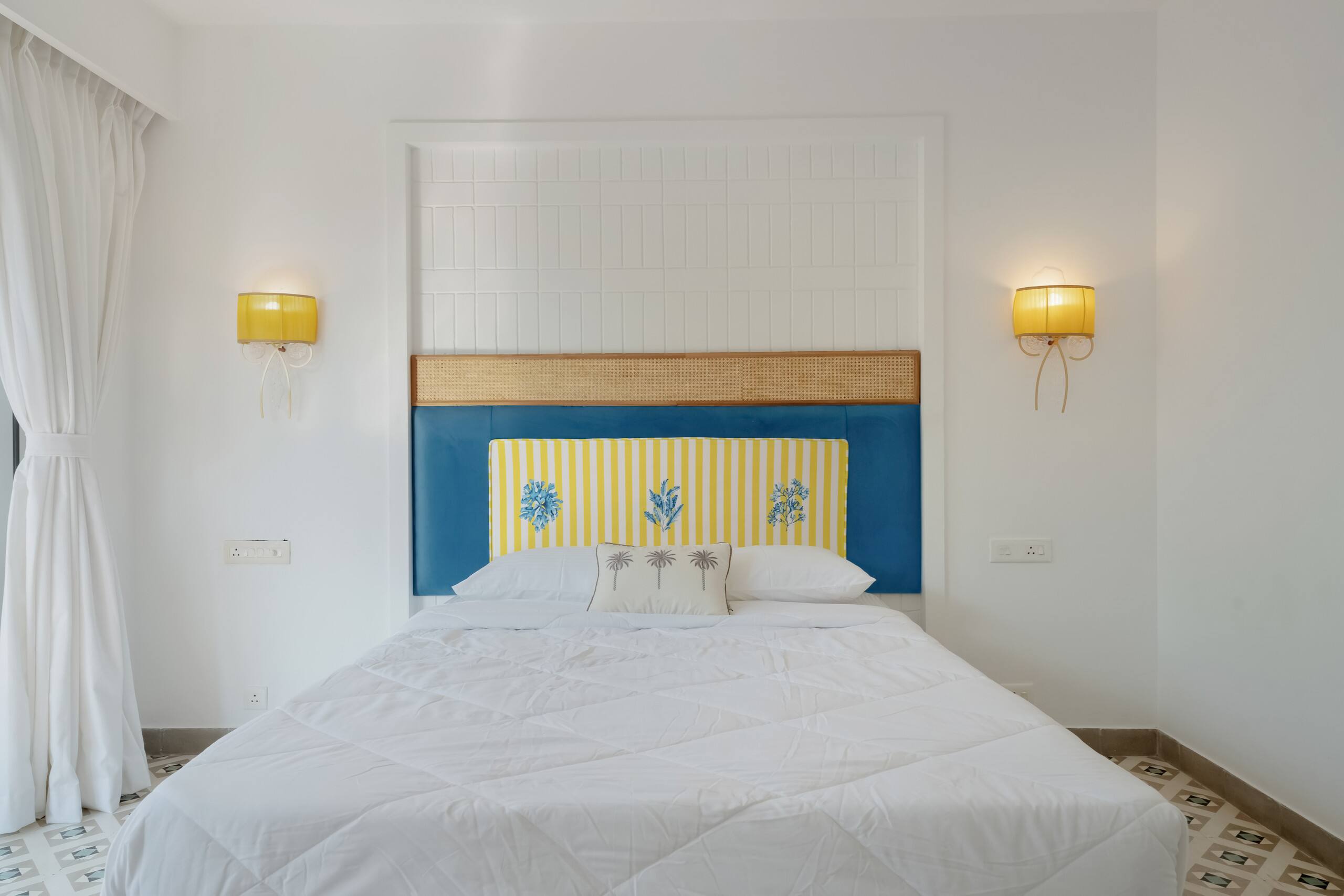 Sereno Santorini 2bhk Greek vibes w/ pvt jacuzzi 24