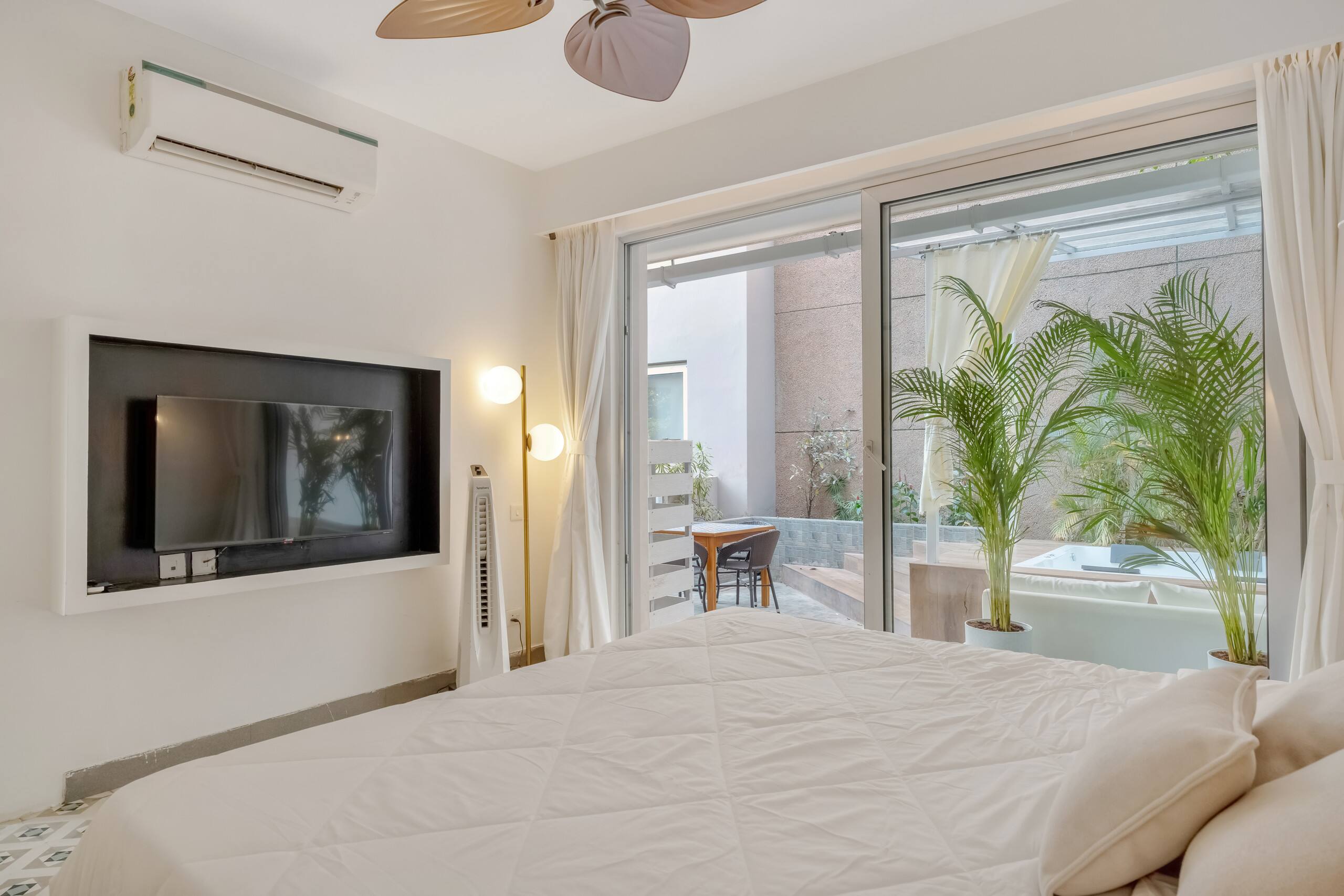 Sereno Santorini 2bhk Greek vibes w/ pvt jacuzzi 31
