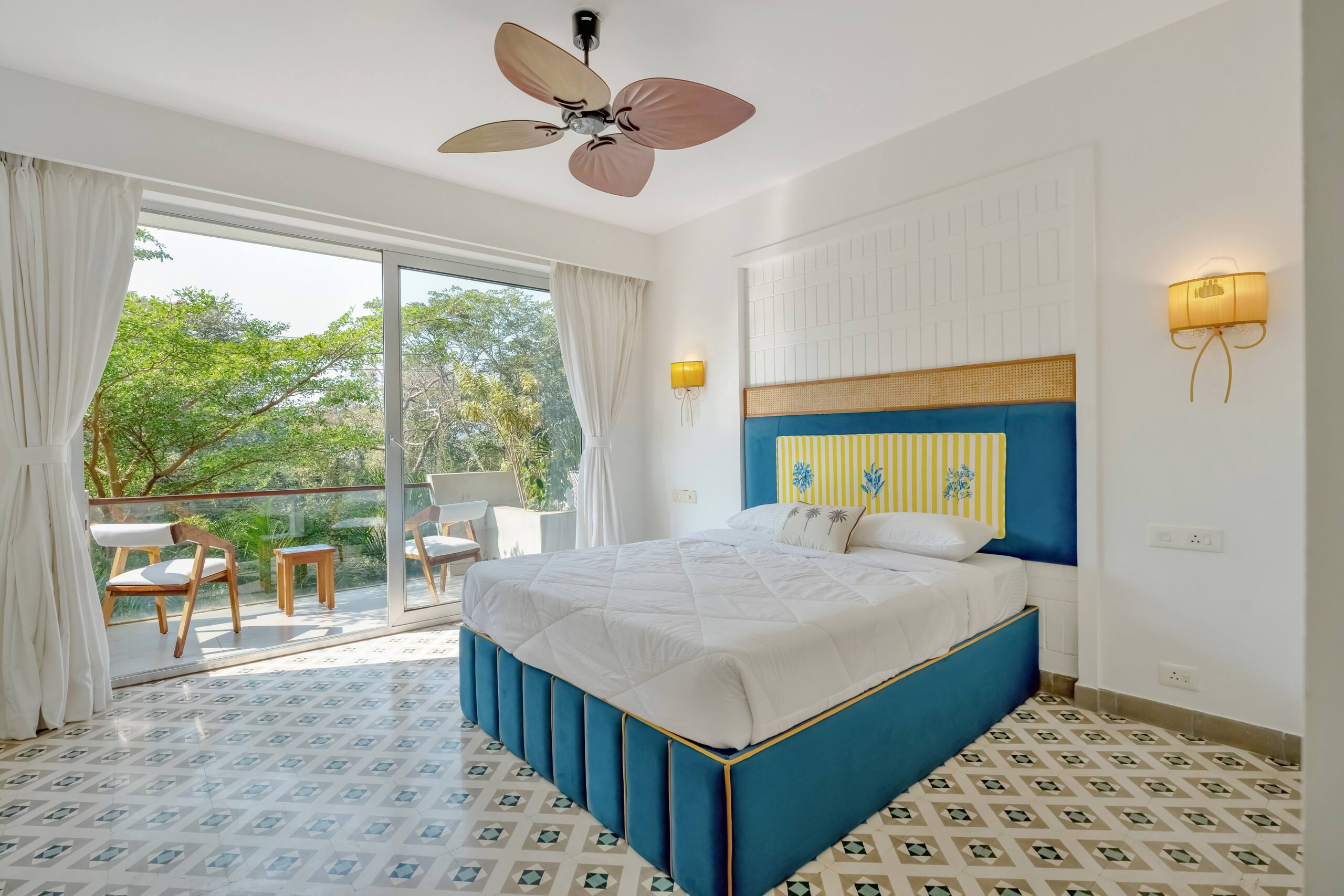 Sereno Santorini 2bhk Greek vibes w/ pvt jacuzzi 22