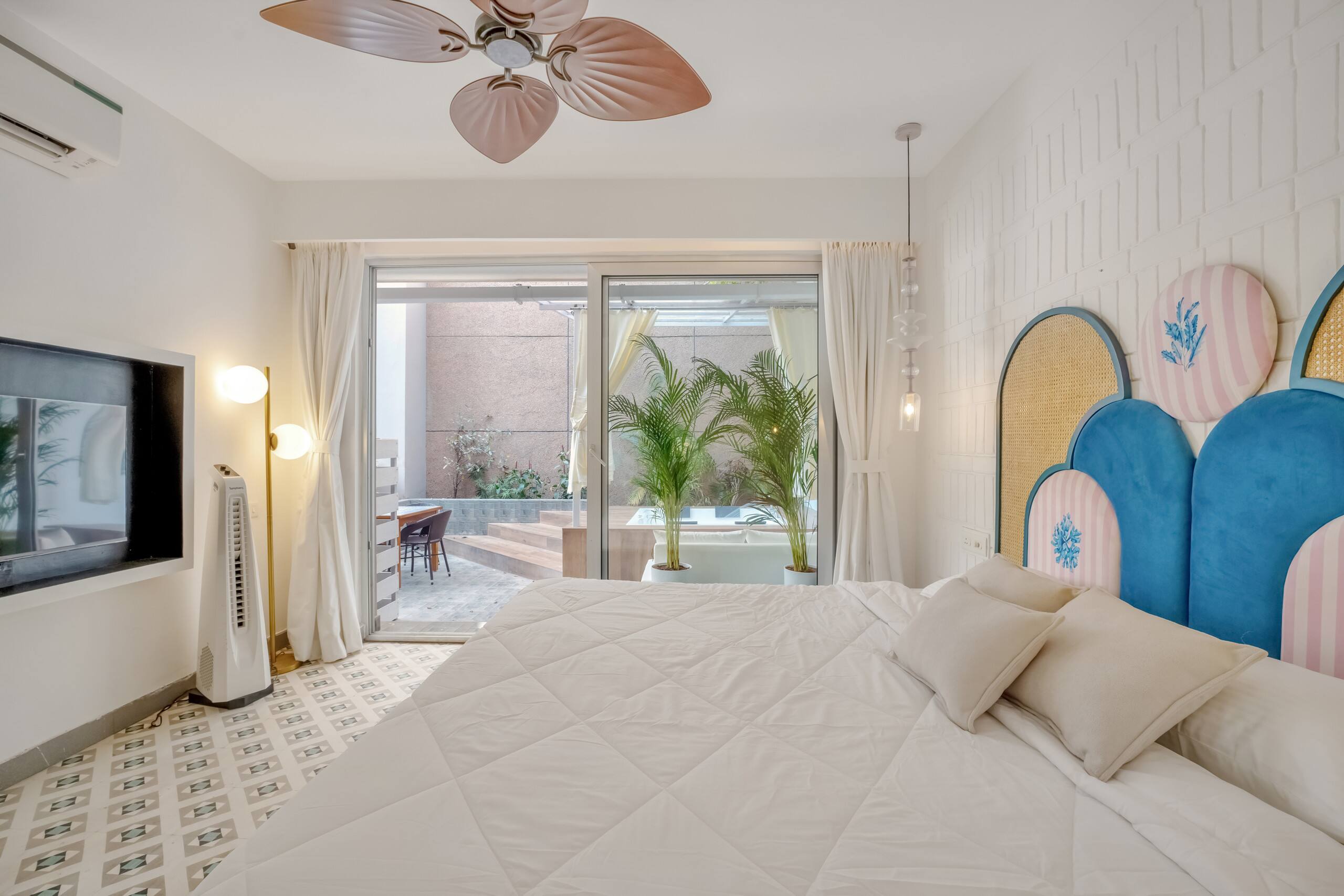 Sereno Santorini 2bhk Greek vibes w/ pvt jacuzzi 28