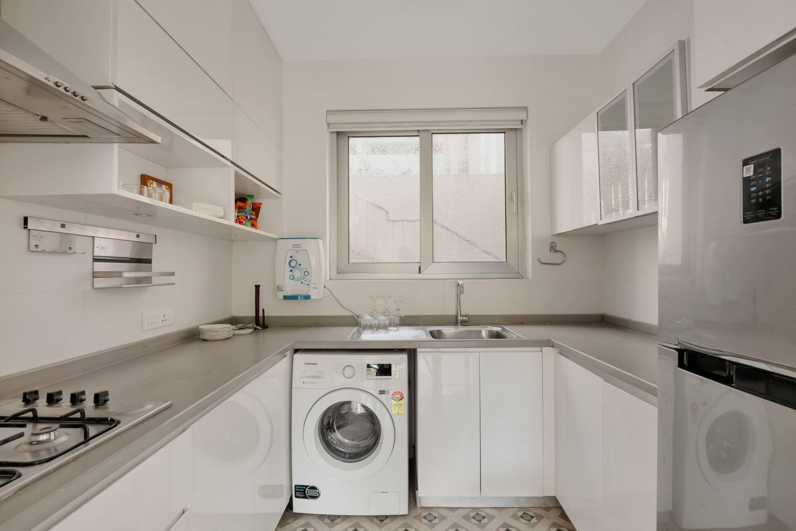 Sereno Santorini 2bhk Greek vibes w/ pvt jacuzzi 19