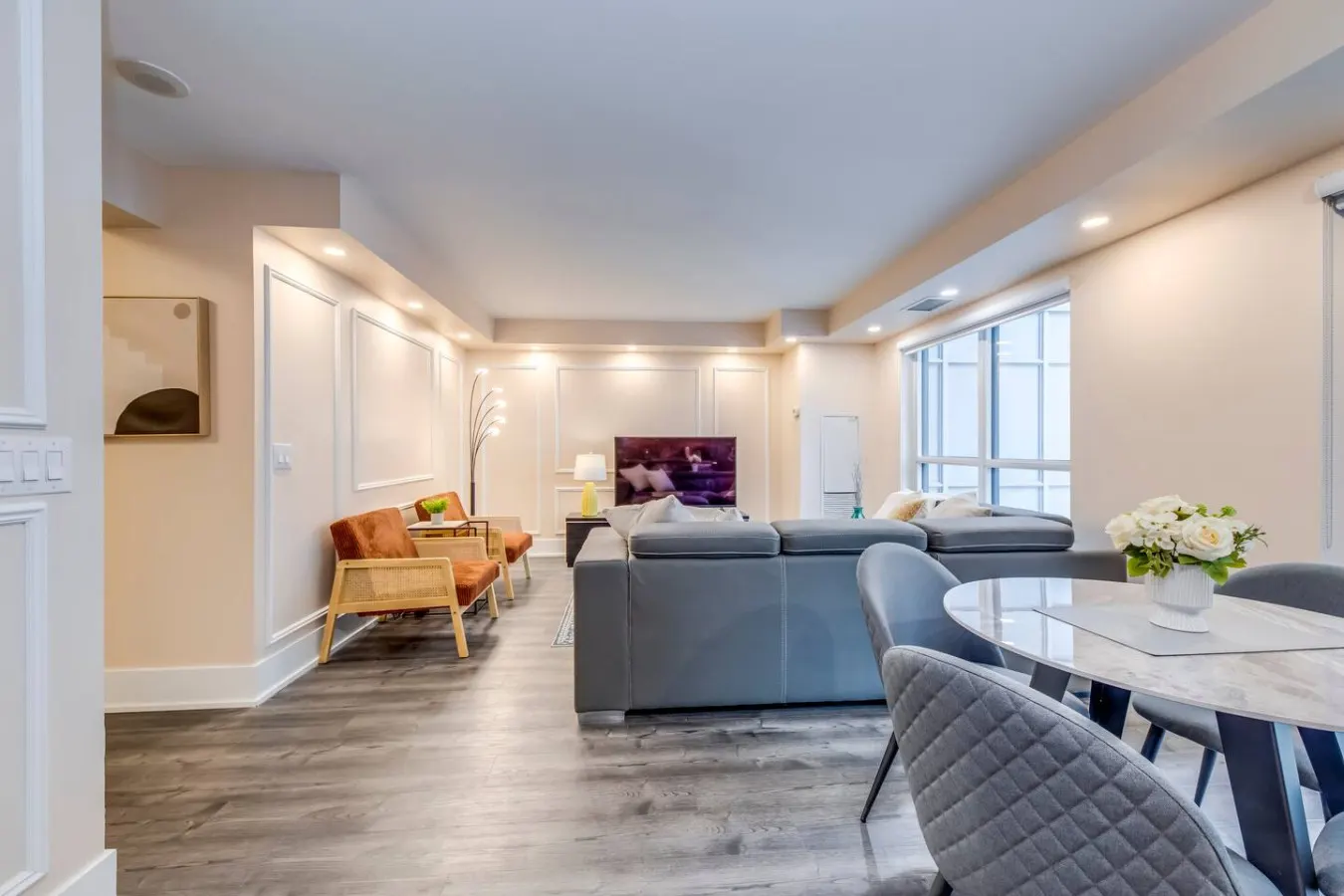 Designer 1BR Suite Sleeps 4 Prime Location 9