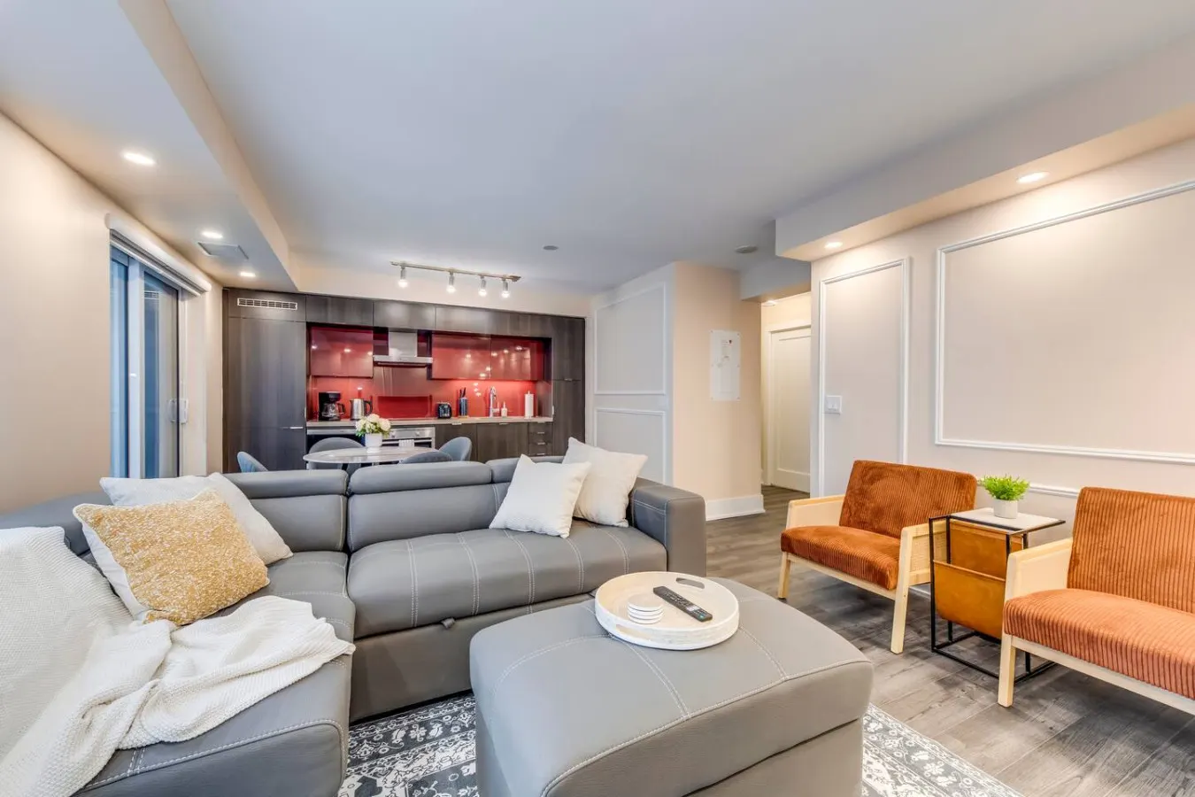Designer 1BR Suite Sleeps 4 Prime Location 10
