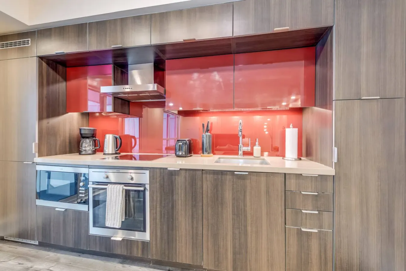 Designer 1BR Suite Sleeps 4 Prime Location 12