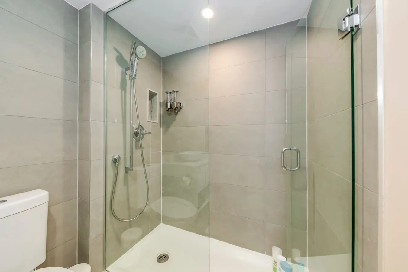 Designer 1BR Suite Sleeps 4 Prime Location 19