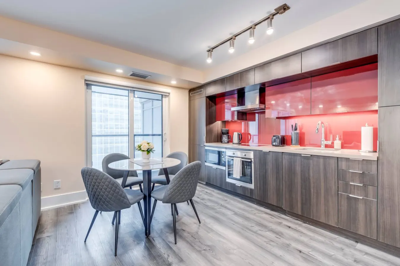 Designer 1BR Suite Sleeps 4 Prime Location 3