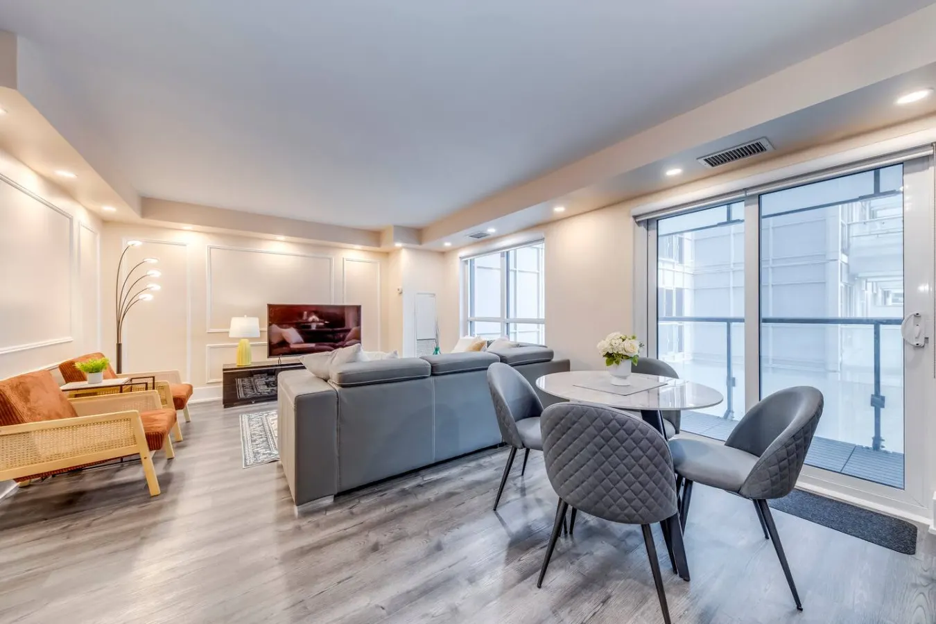 Designer 1BR Suite Sleeps 4 Prime Location 7