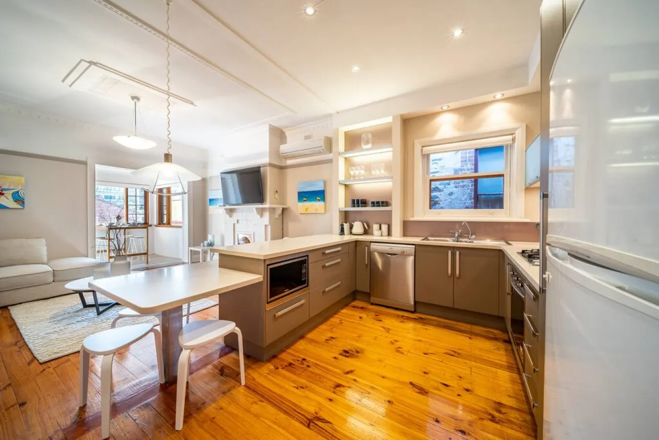 The Fourth @ Sussex House—Beach Ease off Jetty Rd 10