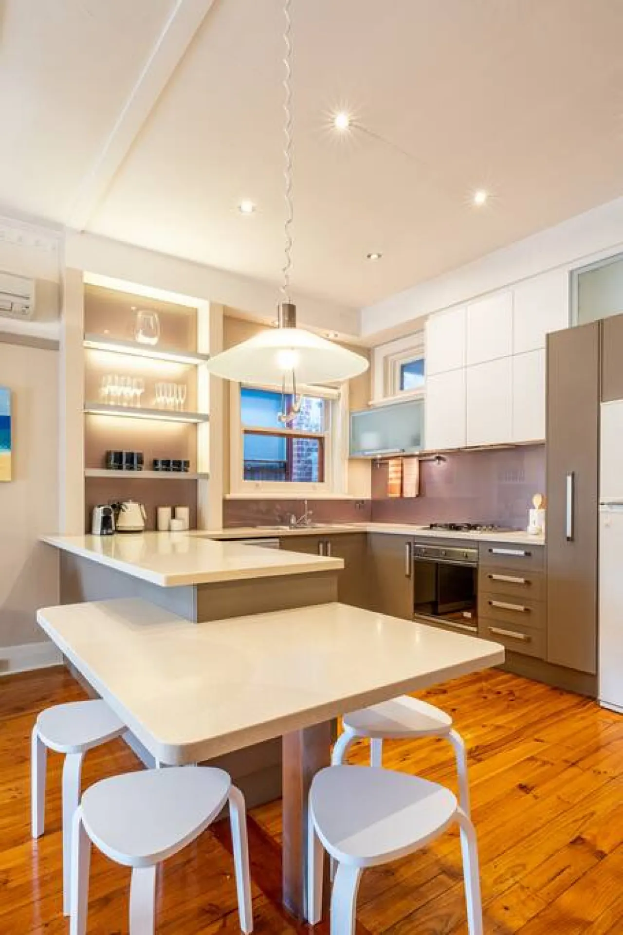 The Fourth @ Sussex House—Beach Ease off Jetty Rd 3