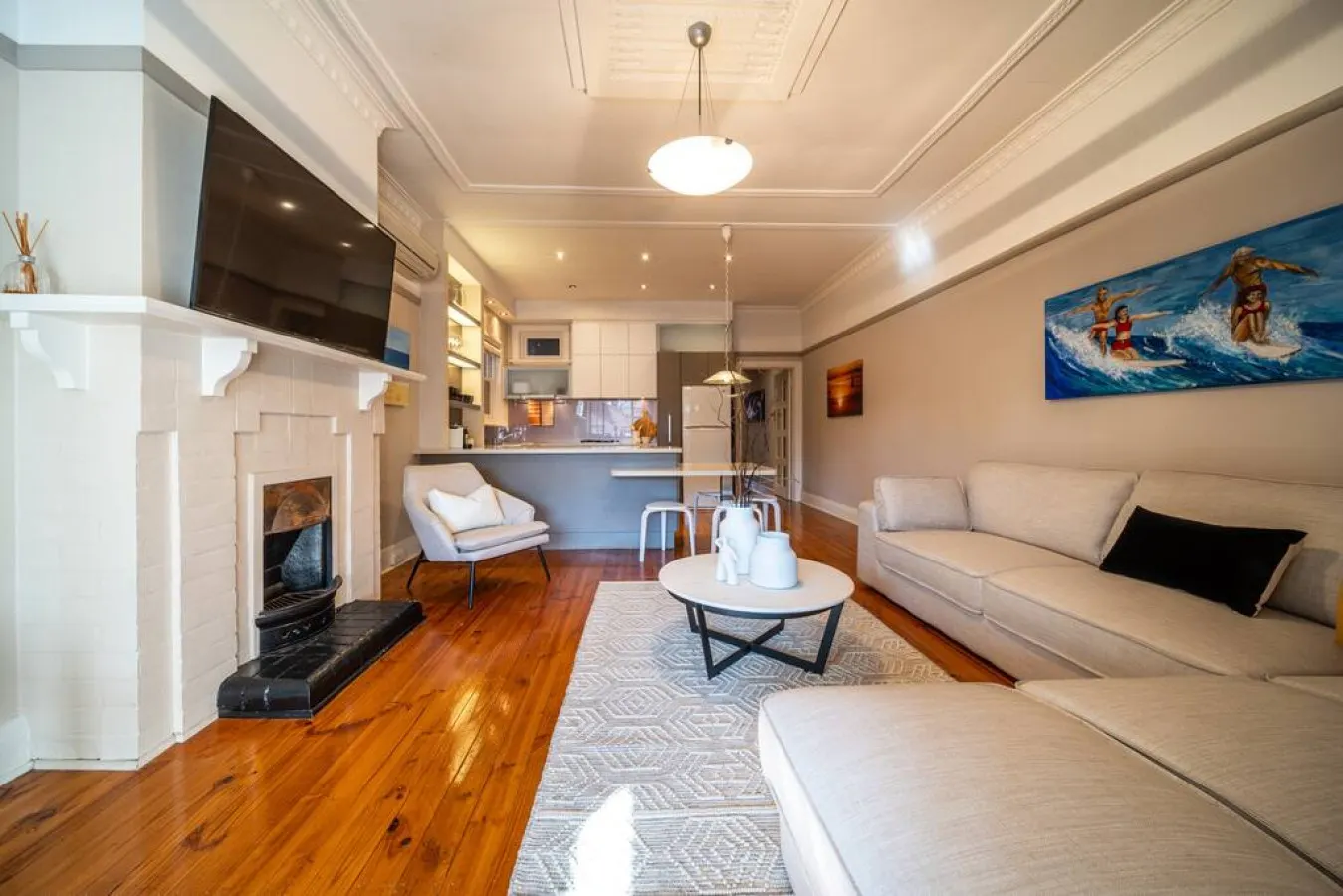 The Fourth @ Sussex House—Beach Ease off Jetty Rd 5
