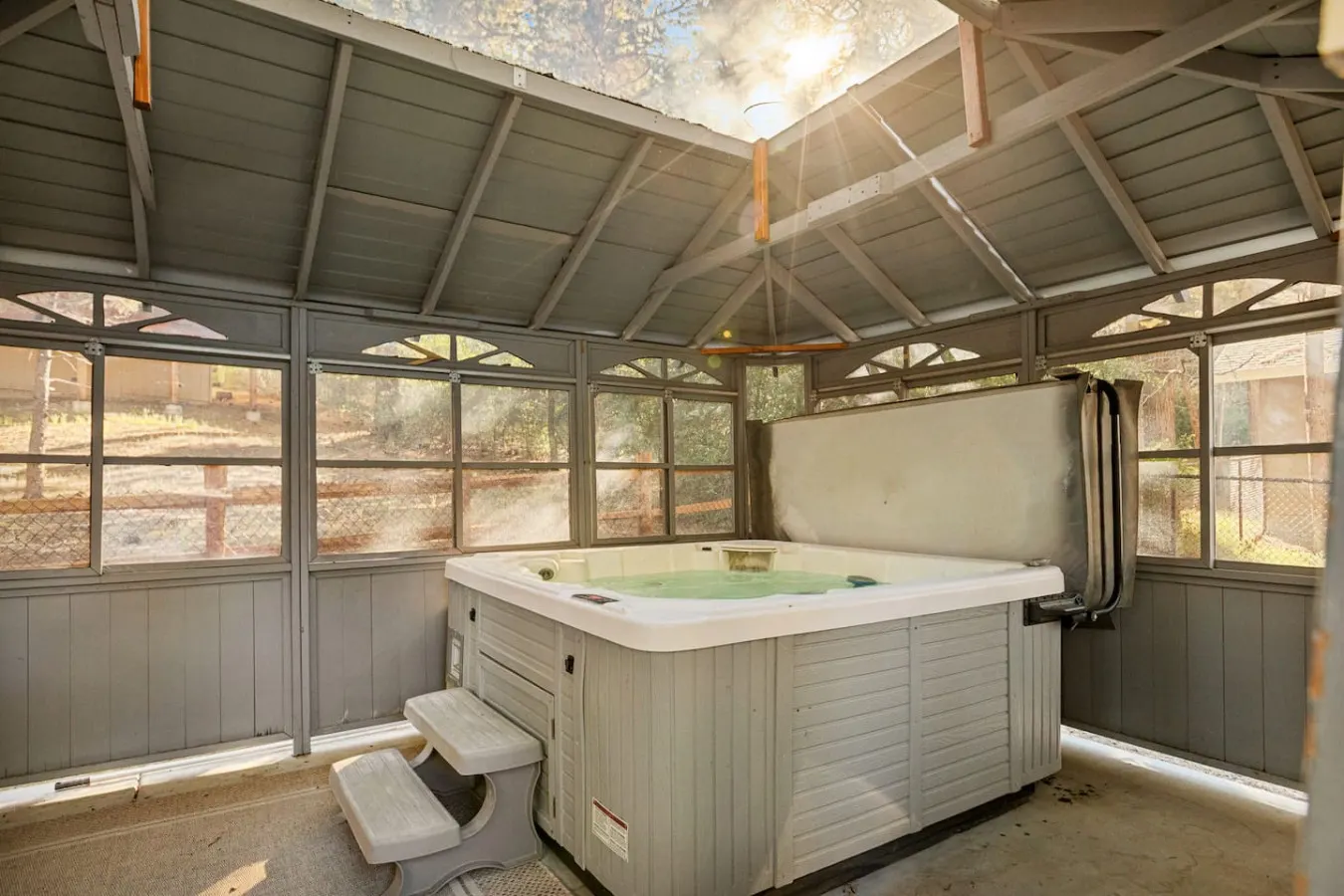 Timber & Tide Retreat in Fox Farm w Hot Tub & Games