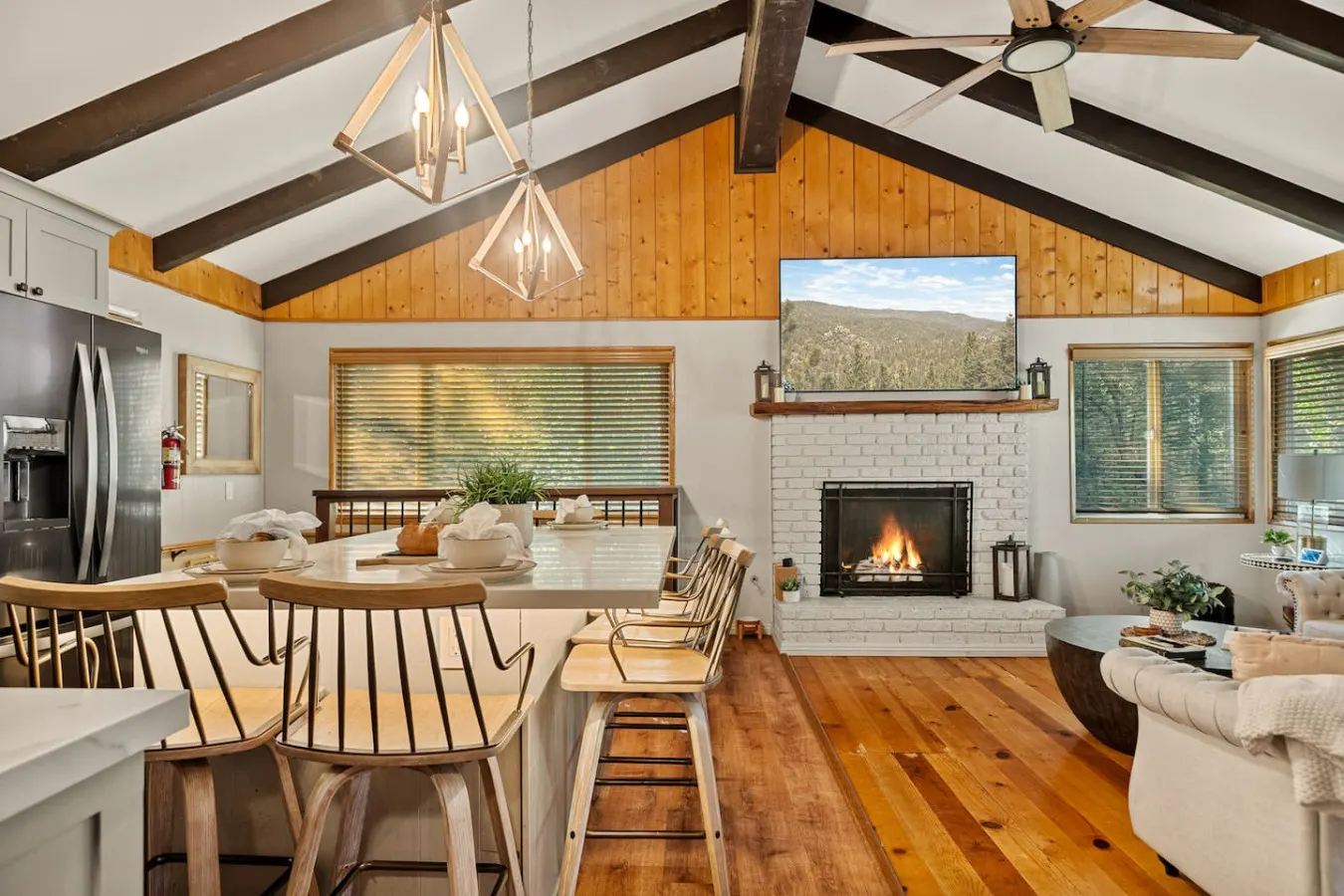 Timber & Tide Retreat in Fox Farm w Hot Tub & Games 10