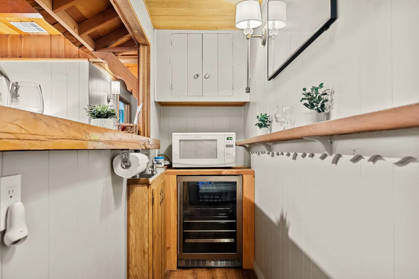 Timber & Tide Retreat in Fox Farm w Hot Tub & Games 17
