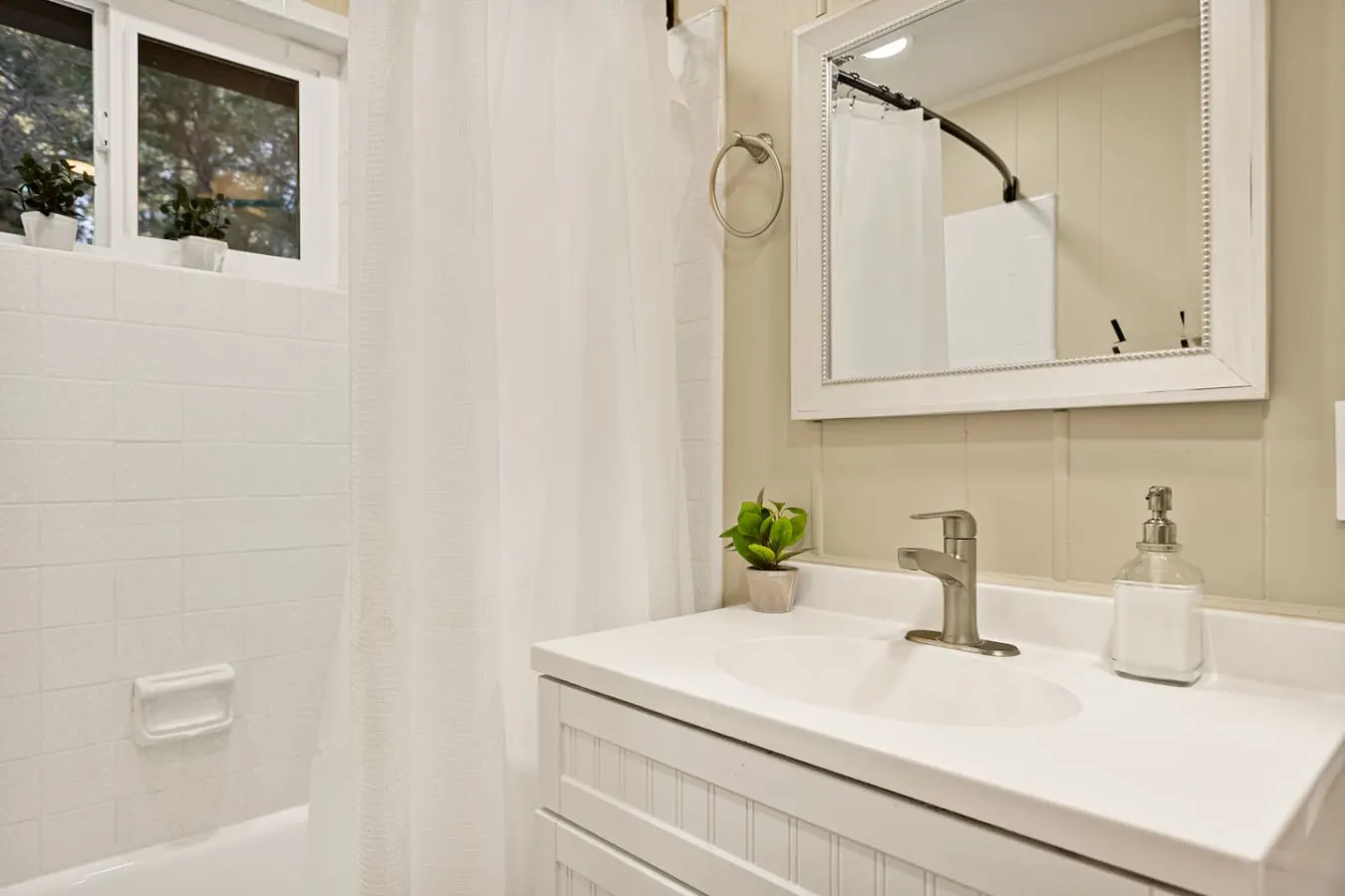 Timber & Tide Retreat in Fox Farm w Hot Tub & Games 19
