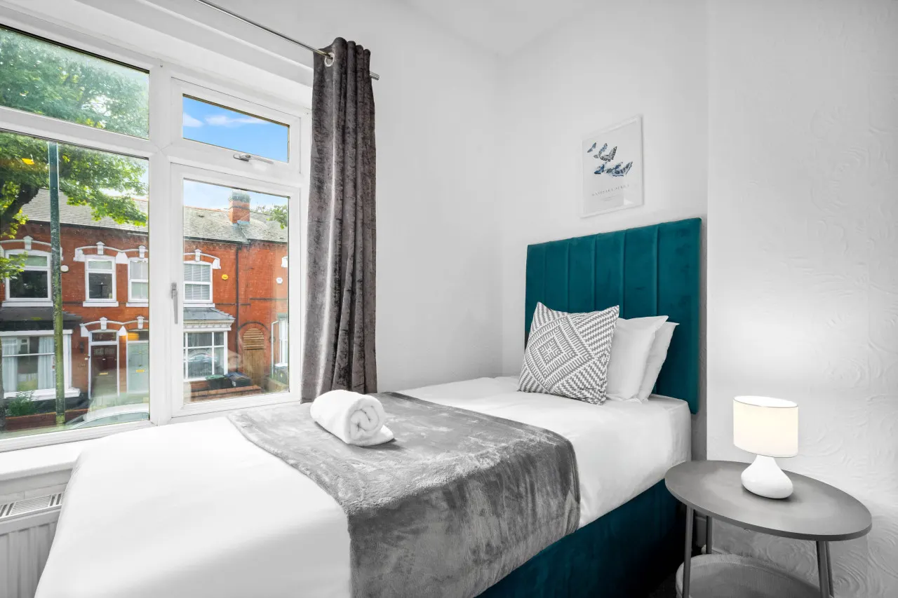 Stylish Three Bedroom House - Parking - Garden 20