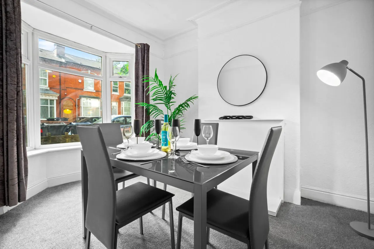 Stylish Three Bedroom House - Parking - Garden — photo 5