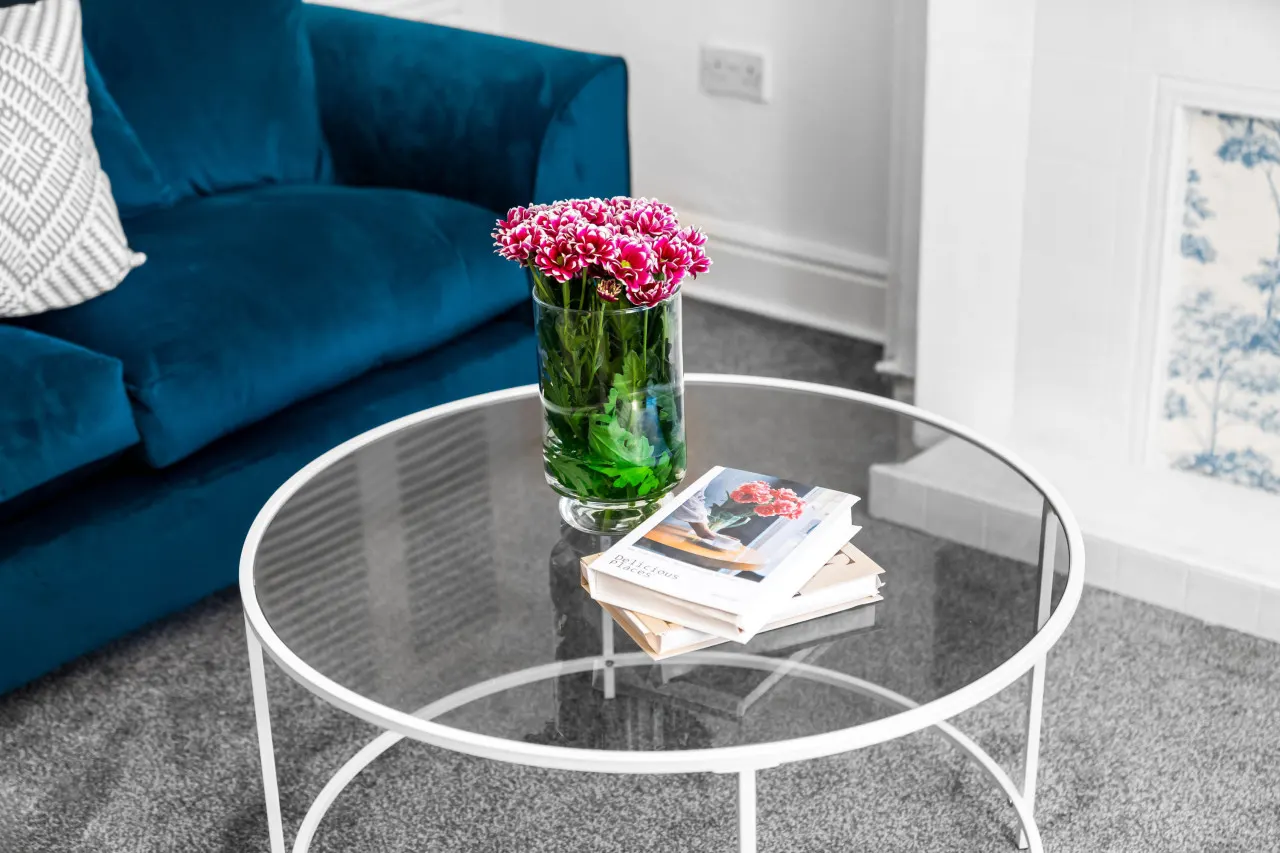Stylish Three Bedroom House - Parking - Garden 8