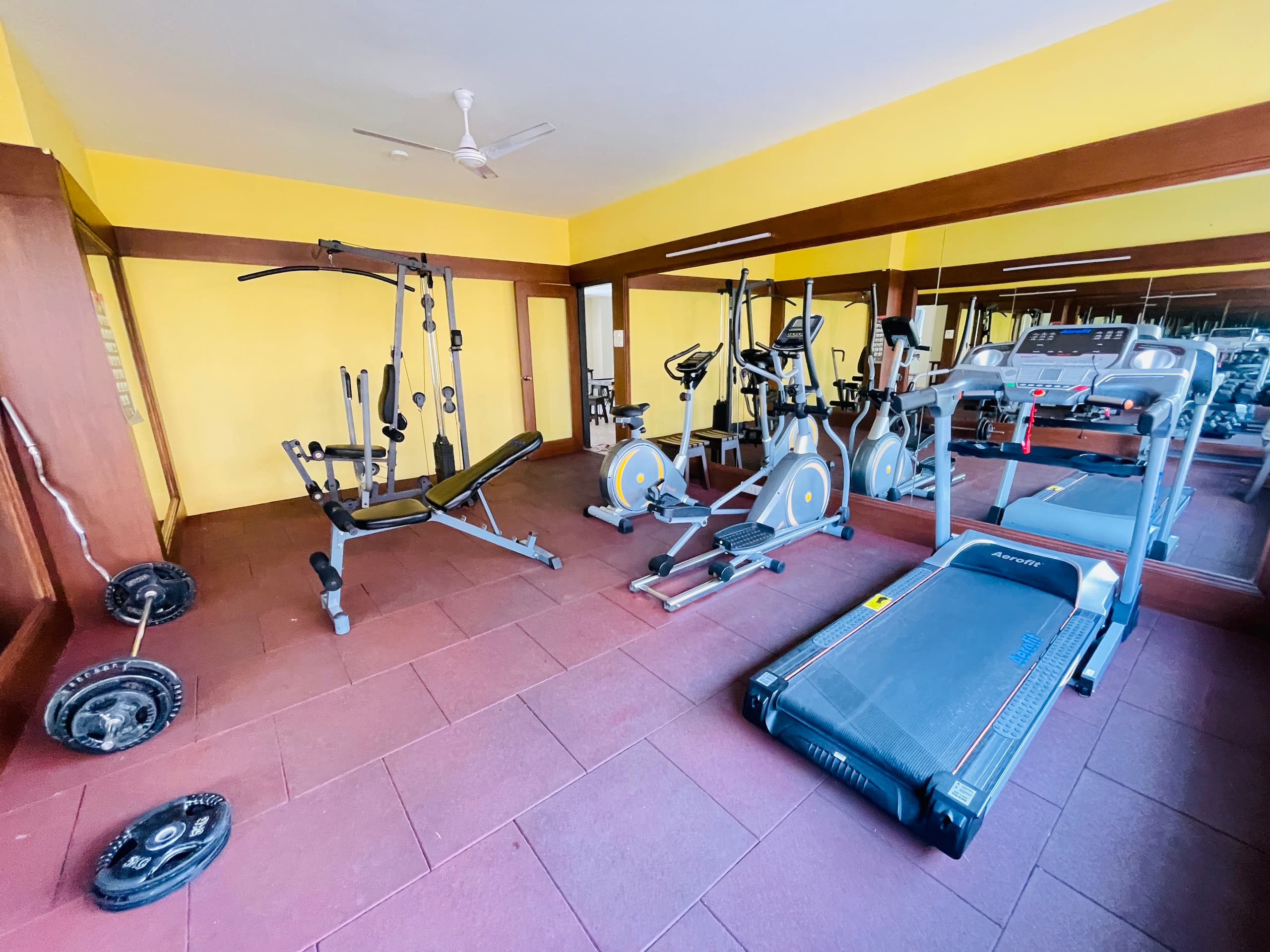 Designer 1BHK Apt|5min beachwalk|Hispeed wifi|pool 17