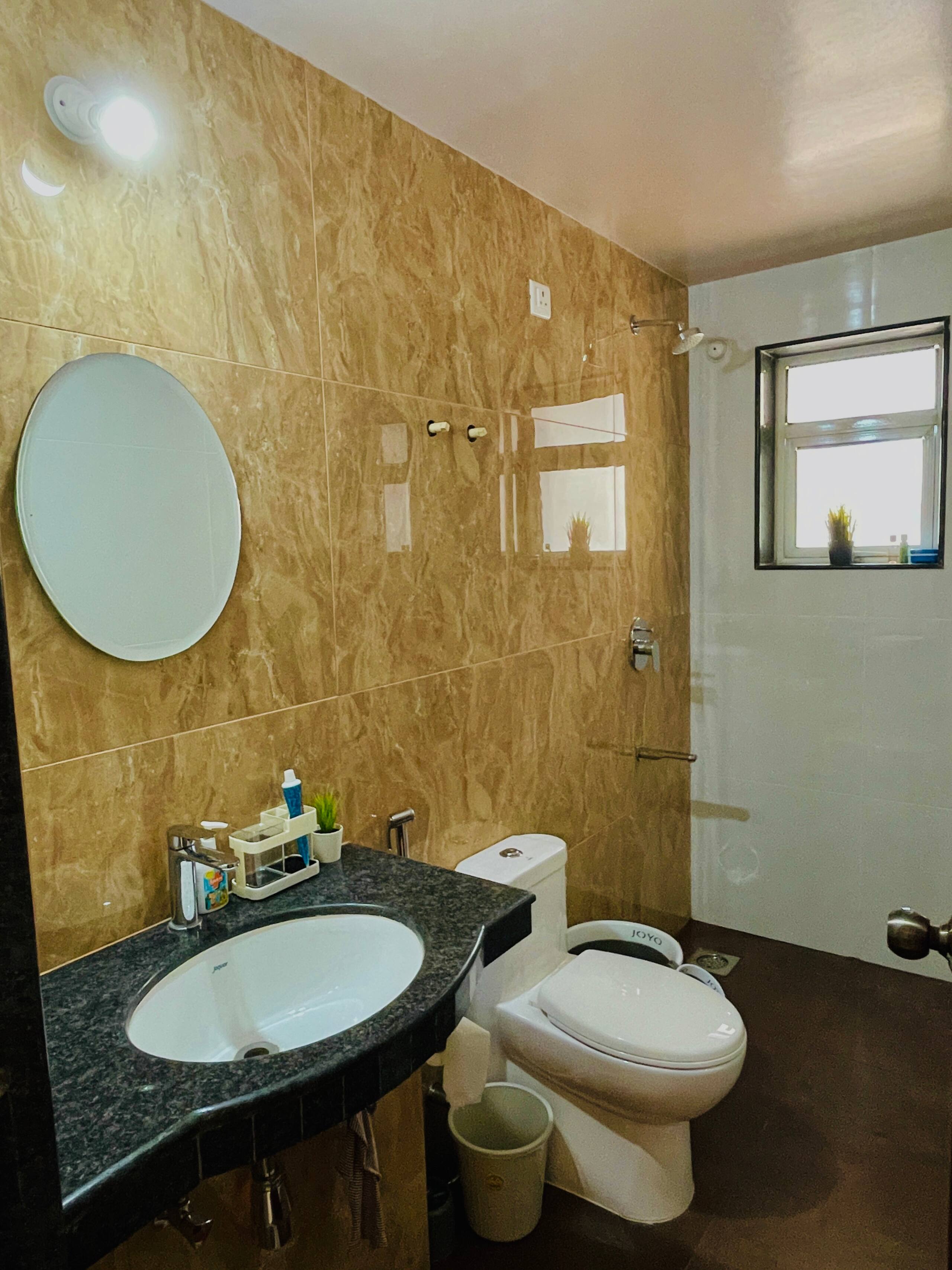 Designer 1BHK Apt|5min beachwalk|Hispeed wifi|pool 12