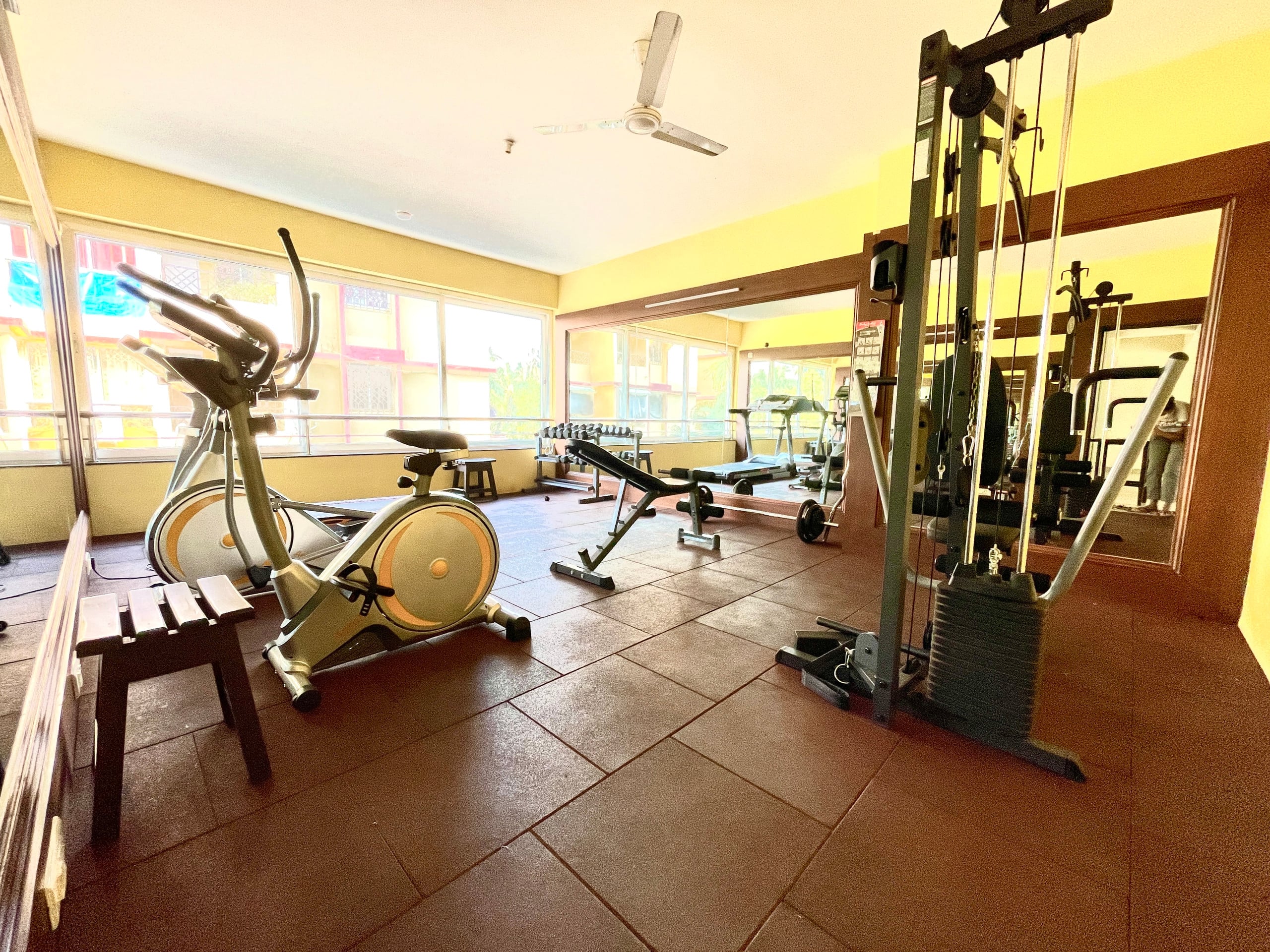 Designer 1BHK Apt|5min beachwalk|Hispeed wifi|pool 16