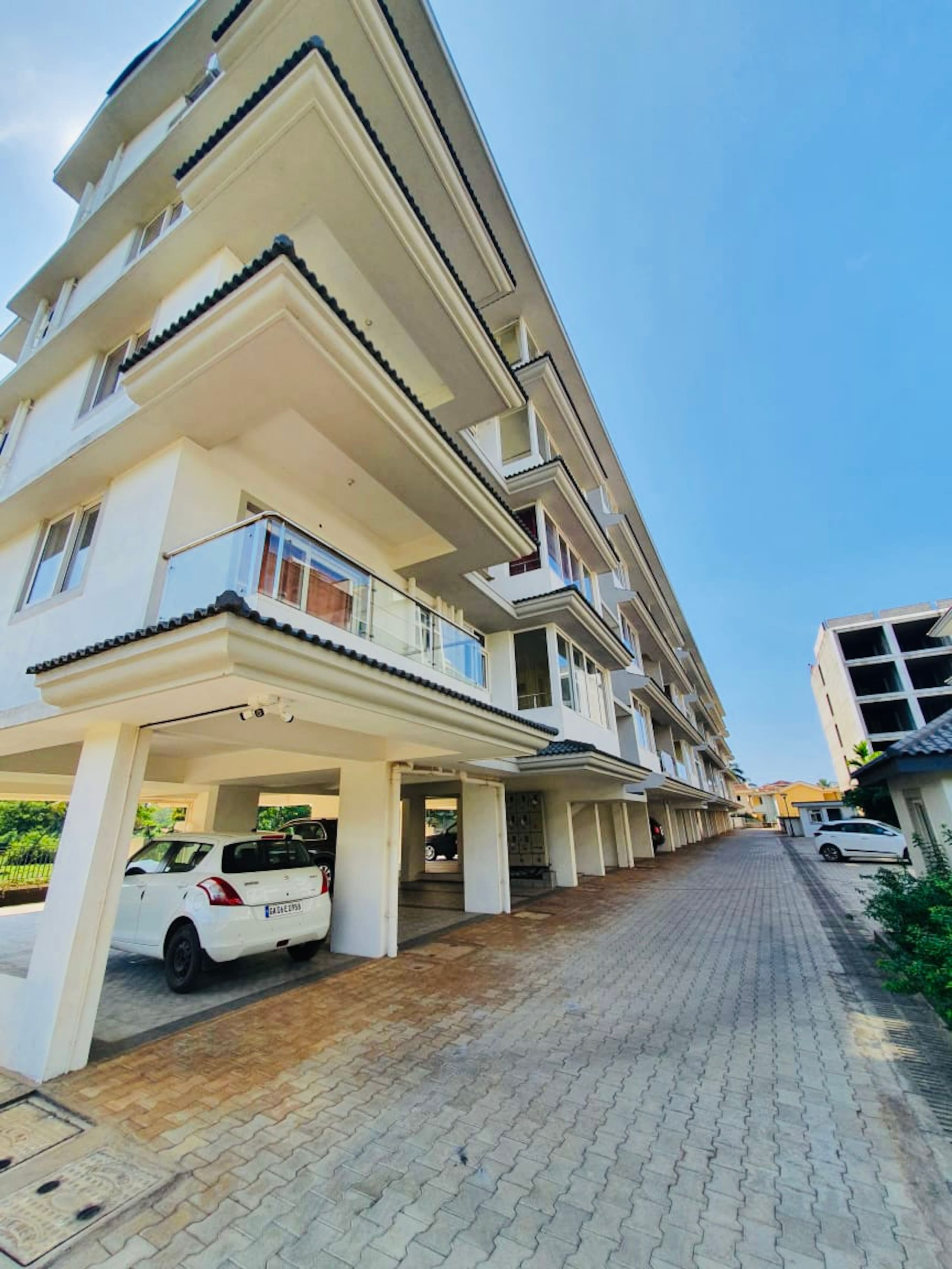 Designer 1BHK Apt|5min beachwalk|Hispeed wifi|pool 18